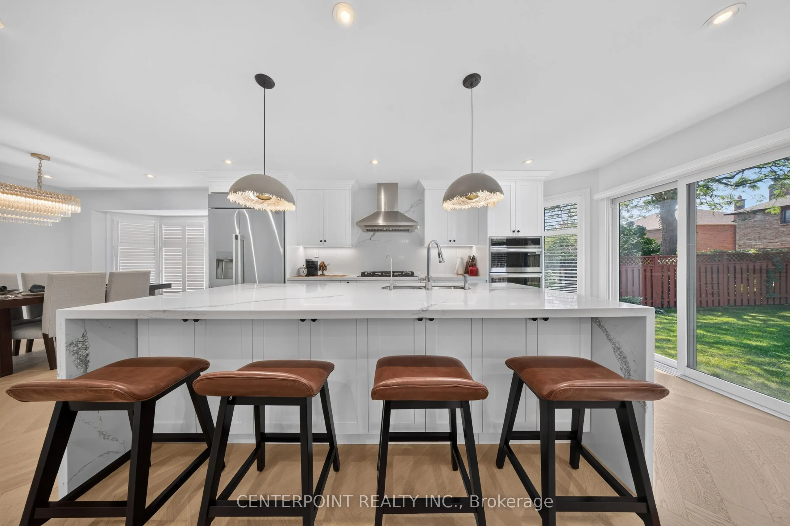 1073 Grandeur Crescent