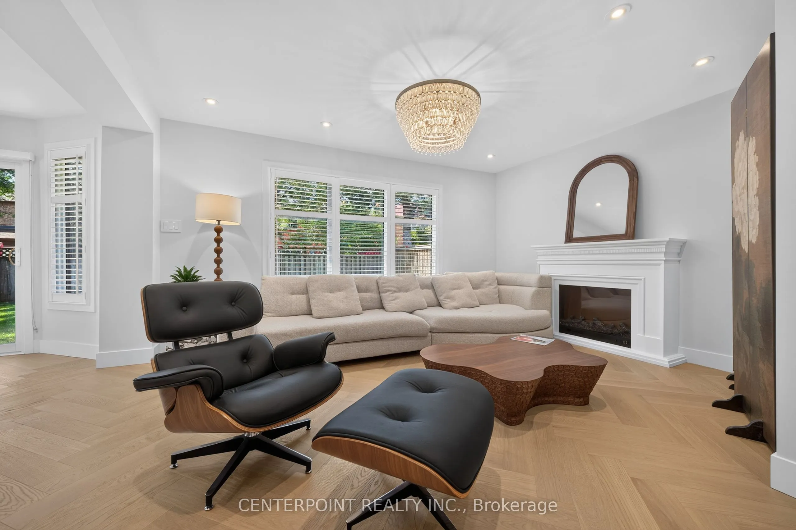 1073 Grandeur Crescent