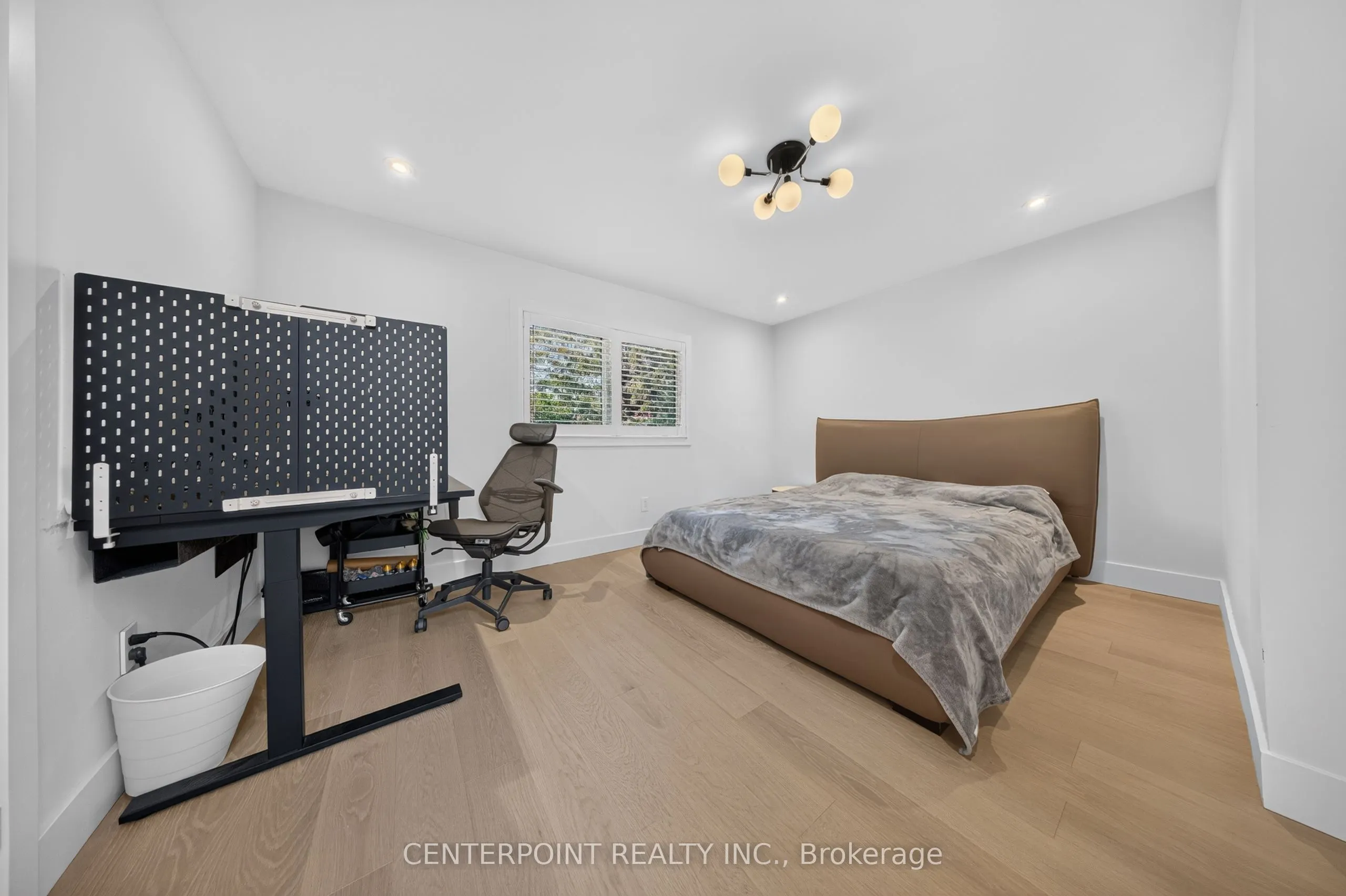 1073 Grandeur Crescent