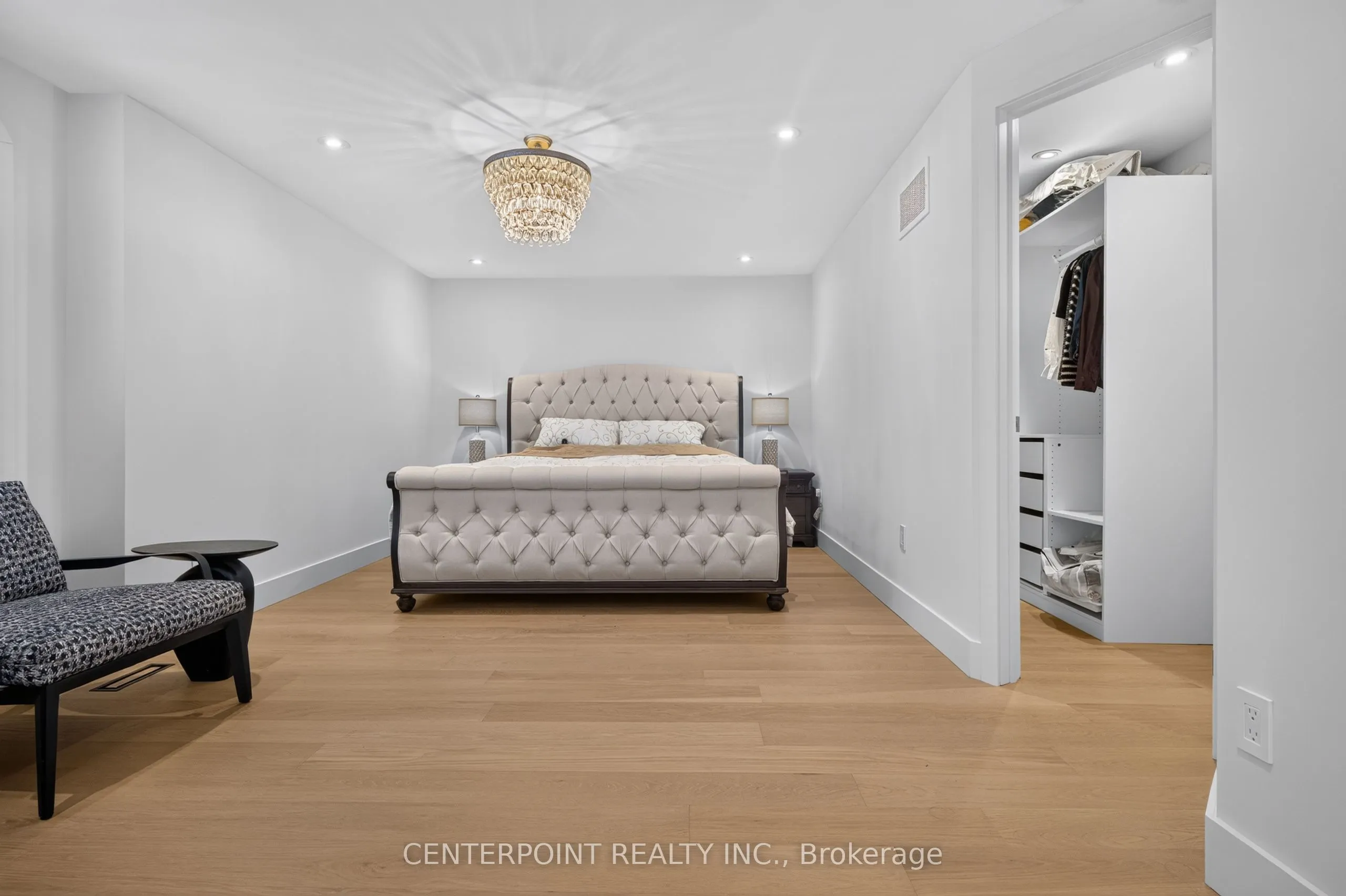 1073 Grandeur Crescent