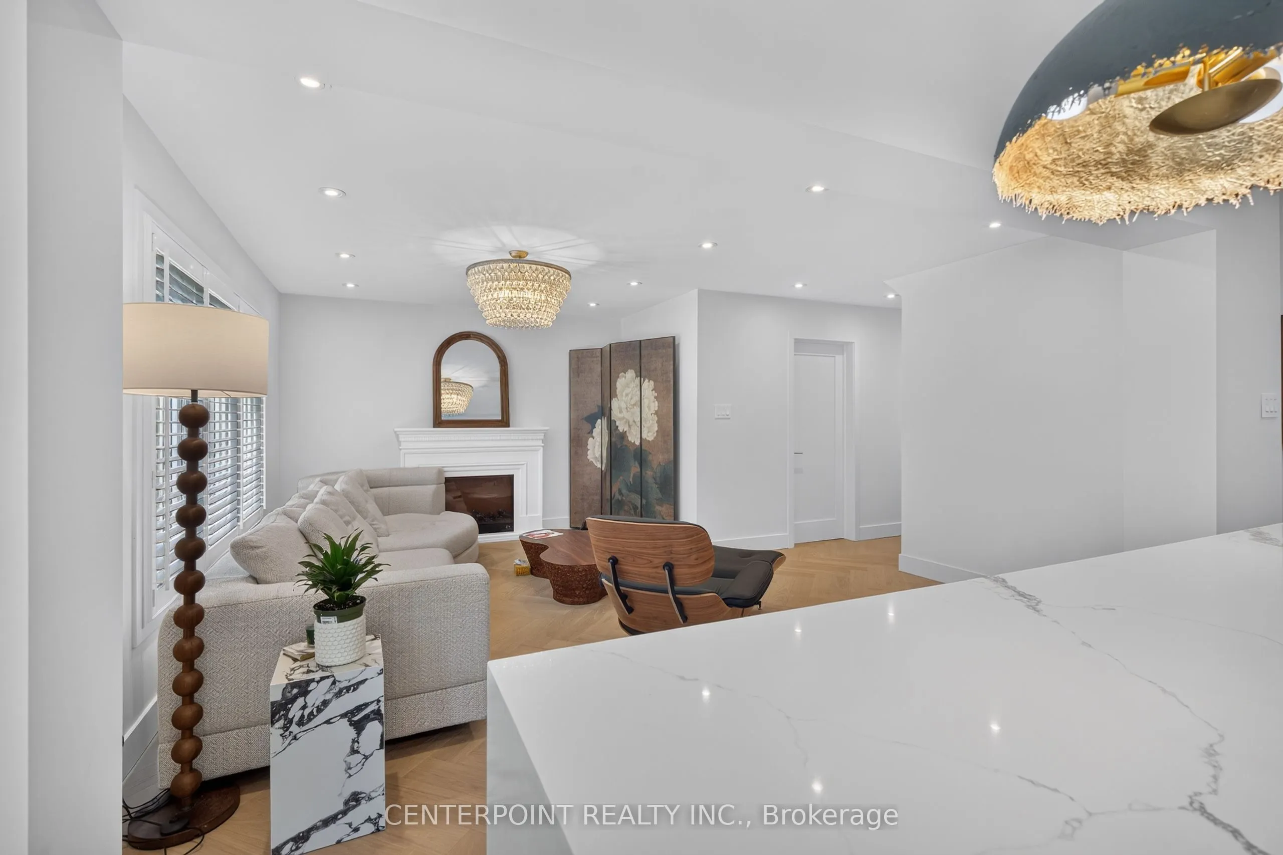 1073 Grandeur Crescent