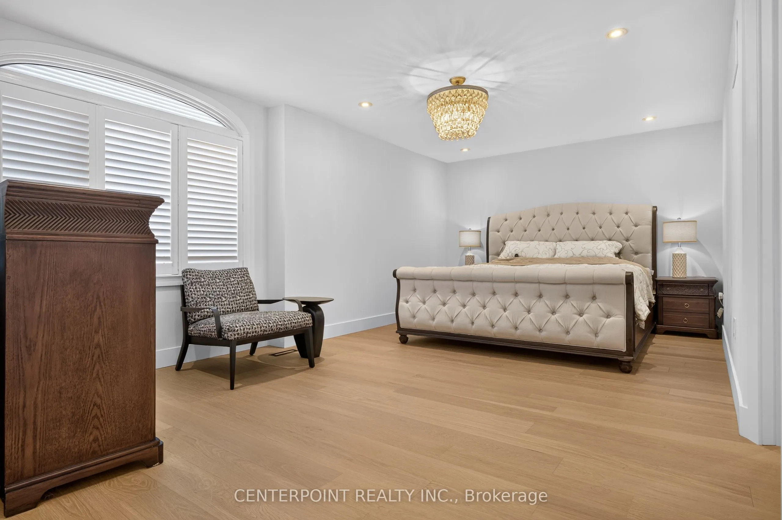 1073 Grandeur Crescent