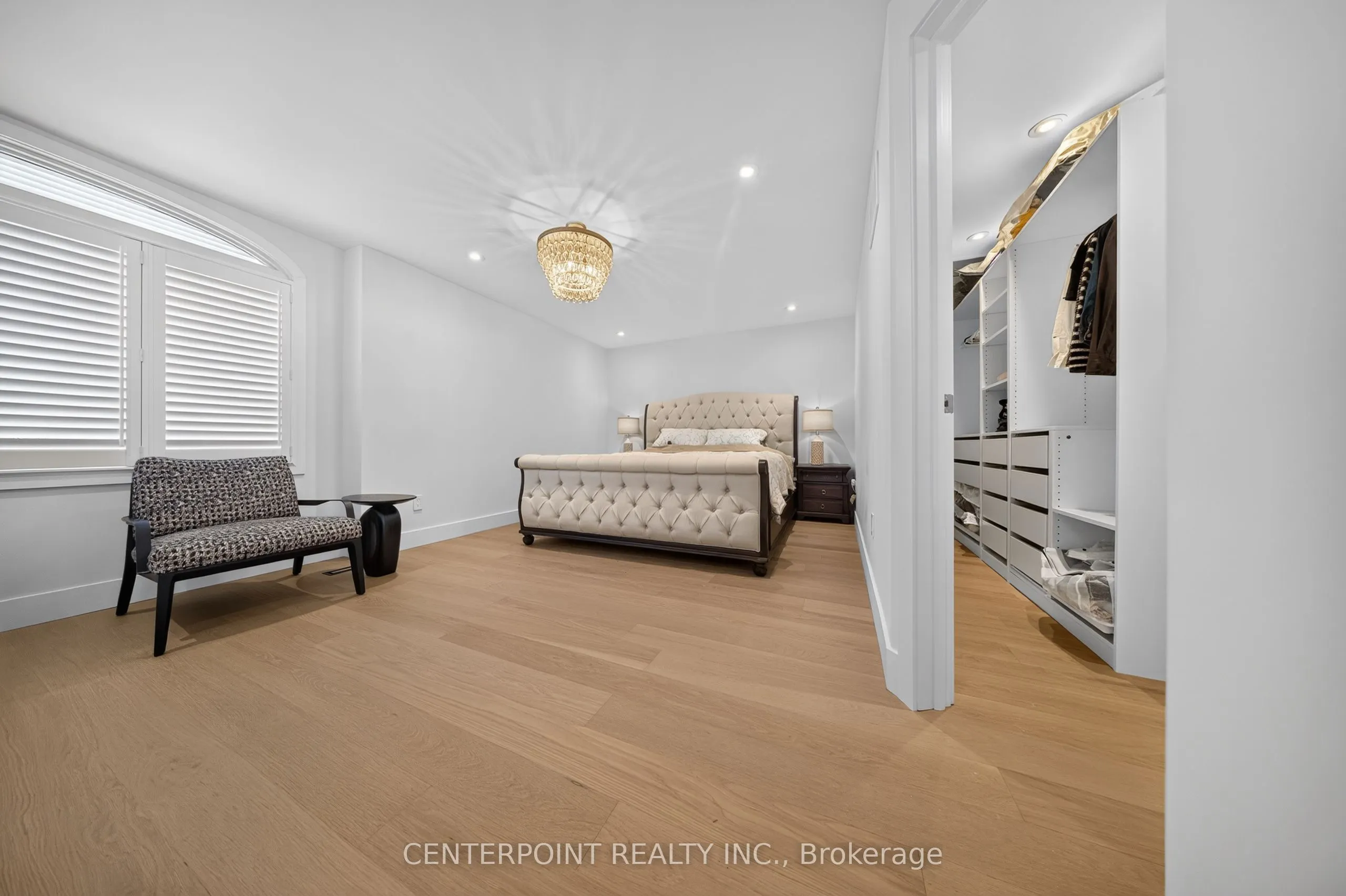 1073 Grandeur Crescent