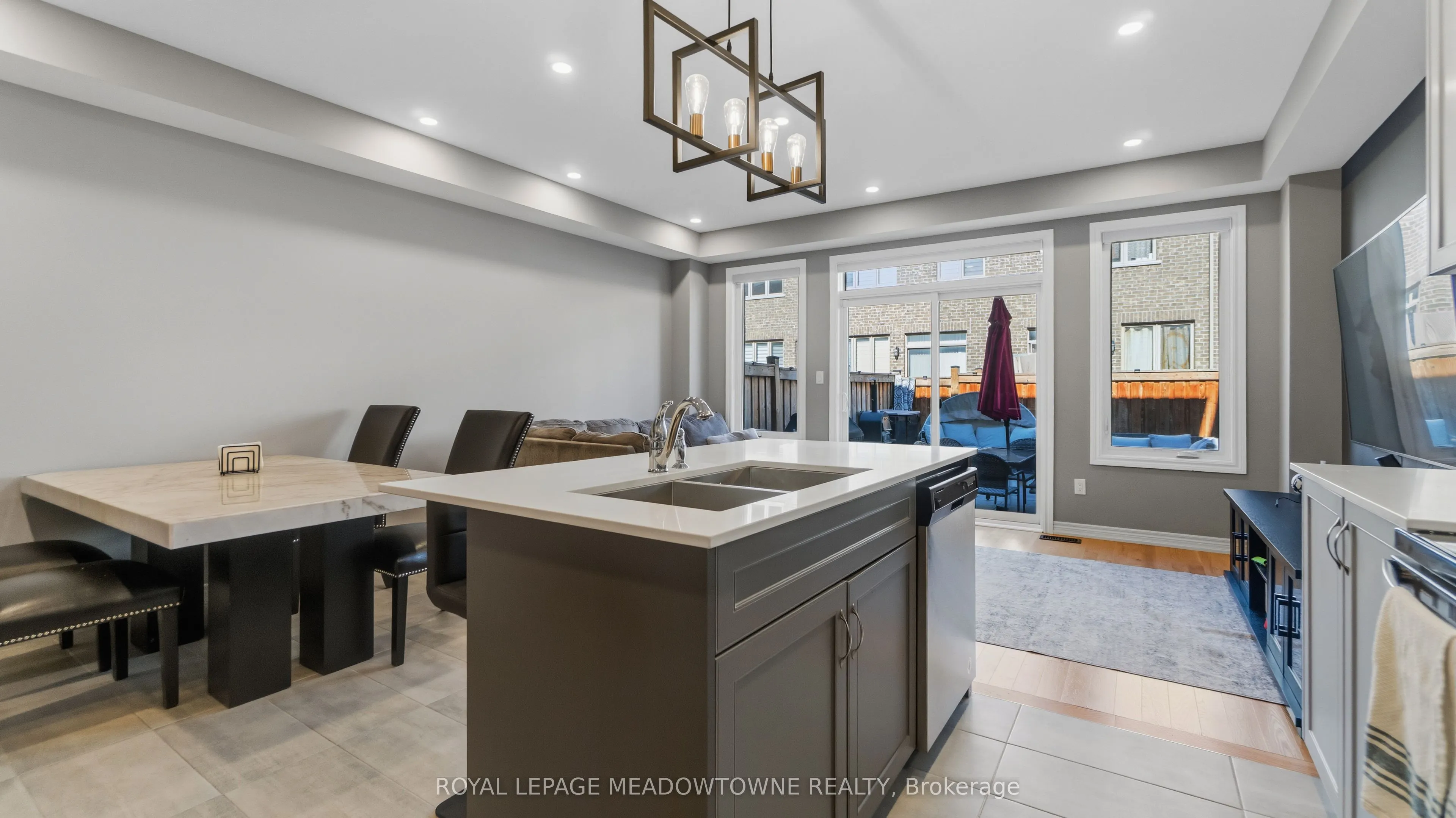 8 Angelfish Road