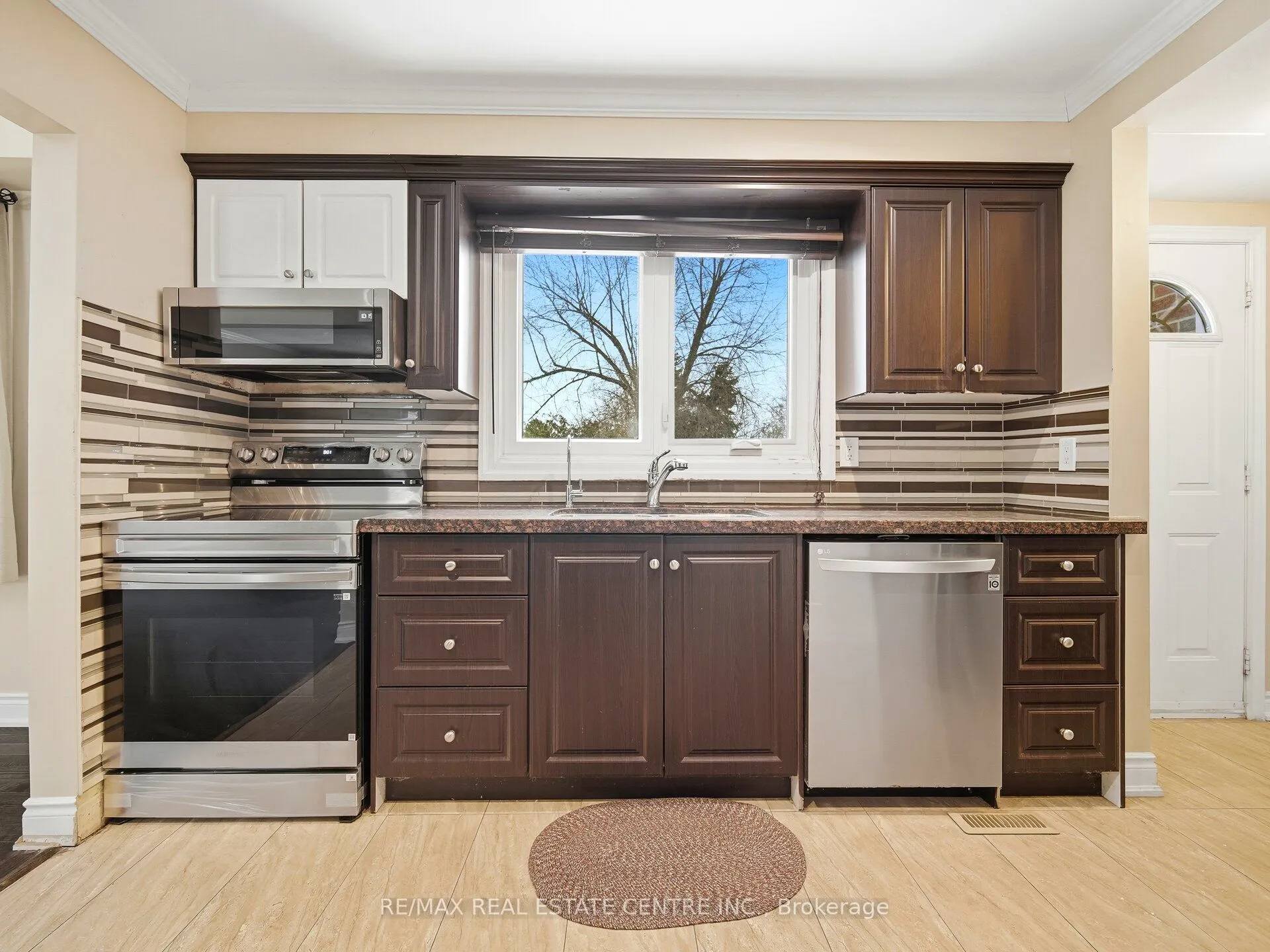 112 Mountainview Road S #Upper Level