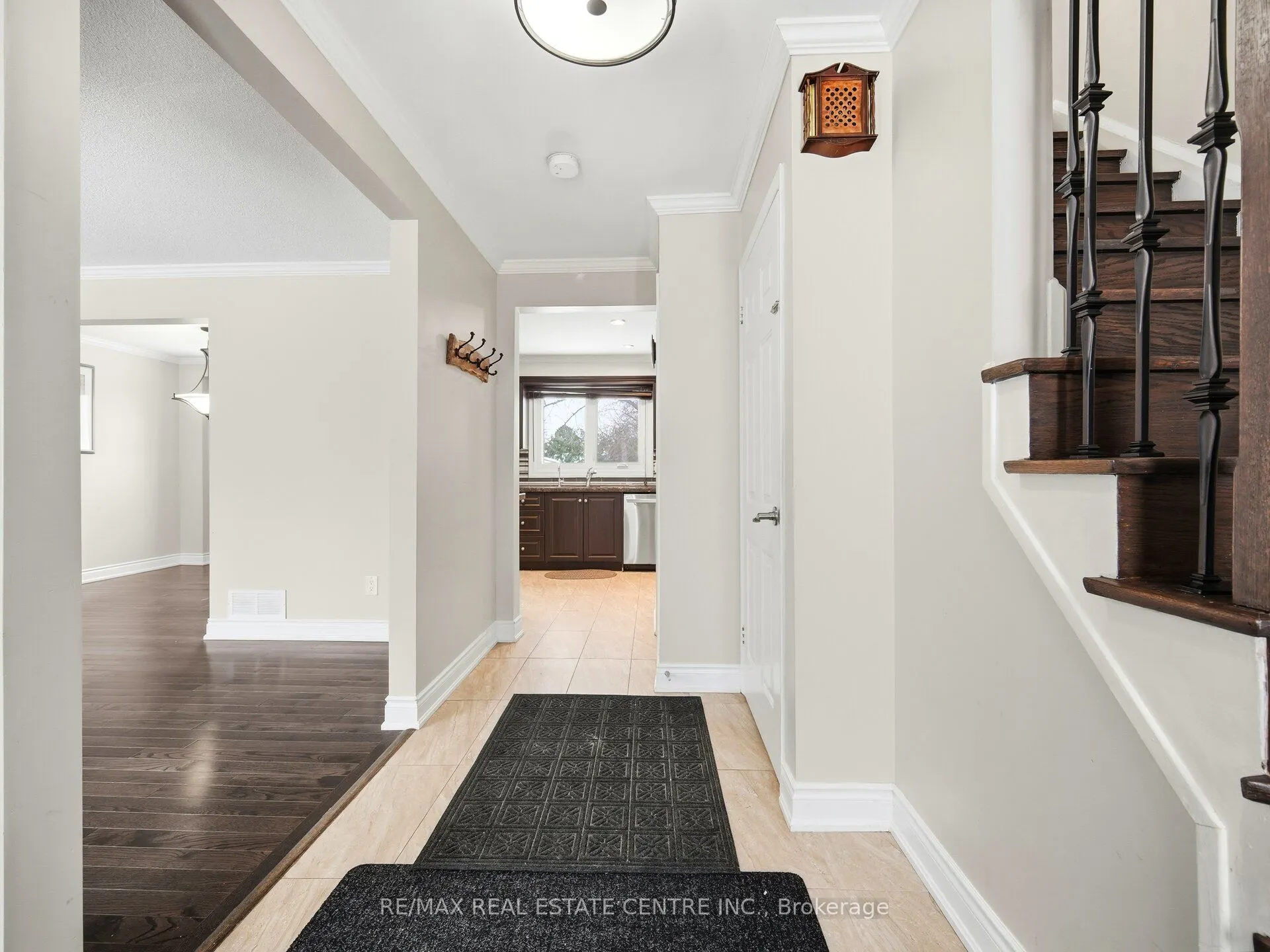 112 Mountainview Road S #Upper Level