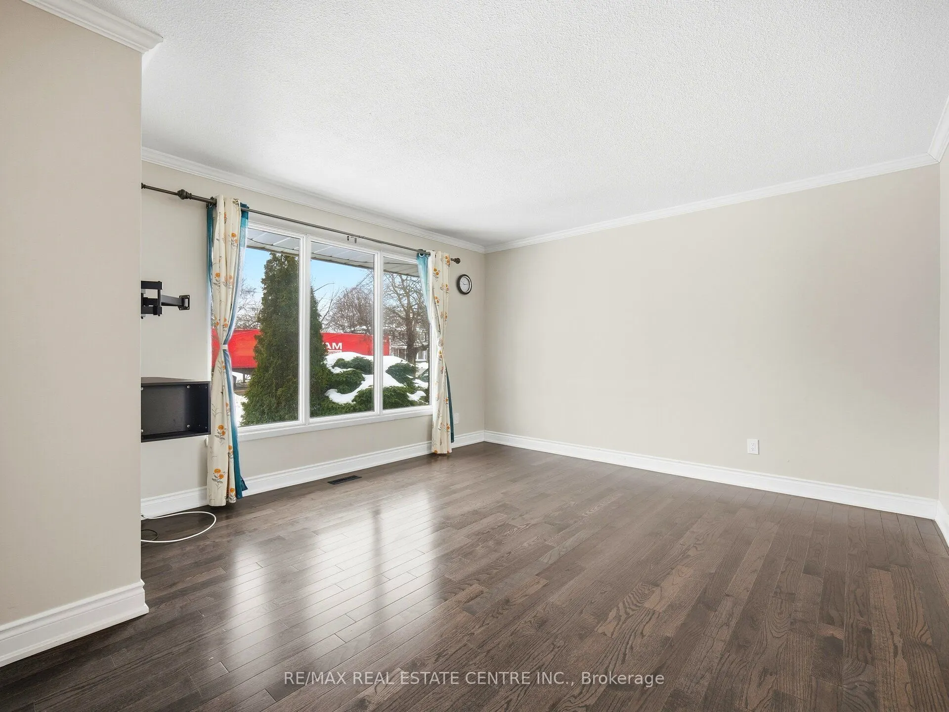112 Mountainview Road S #Upper Level