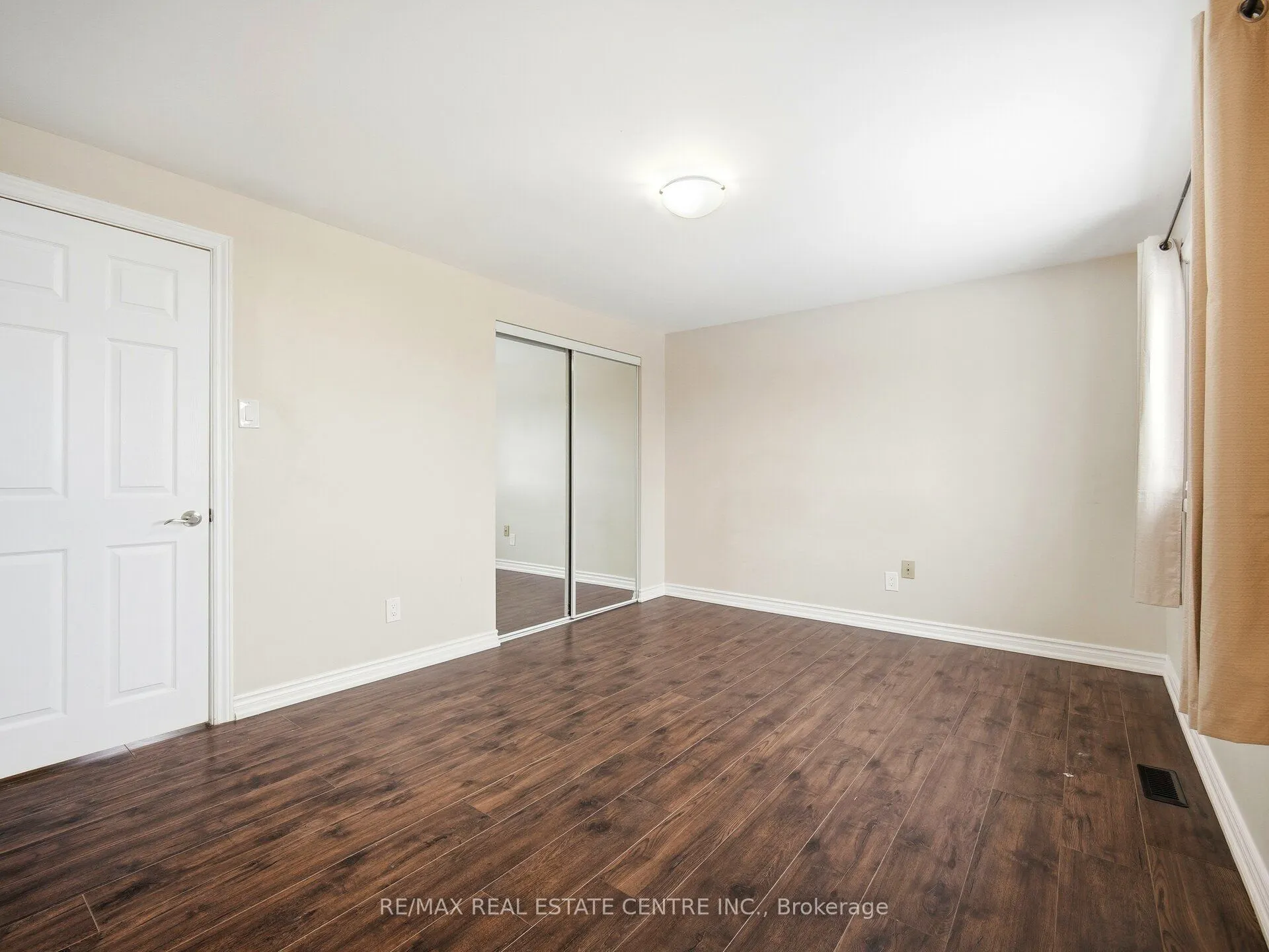 112 Mountainview Road S #Upper Level