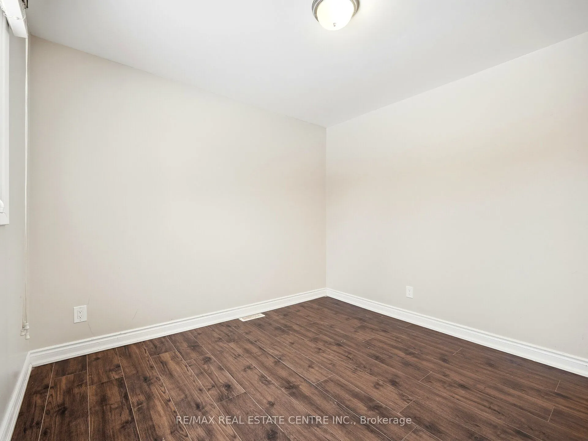 112 Mountainview Road S #Upper Level