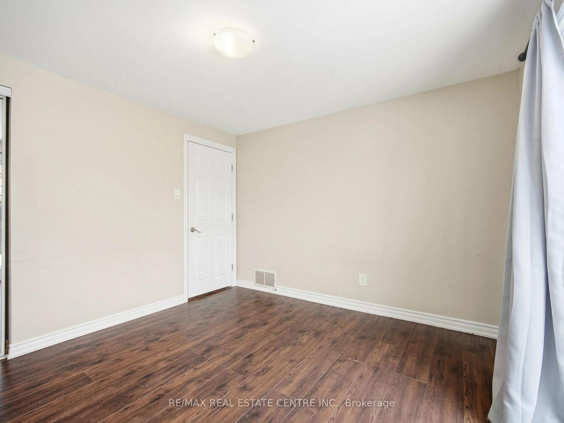 112 Mountainview Road S #Upper Level