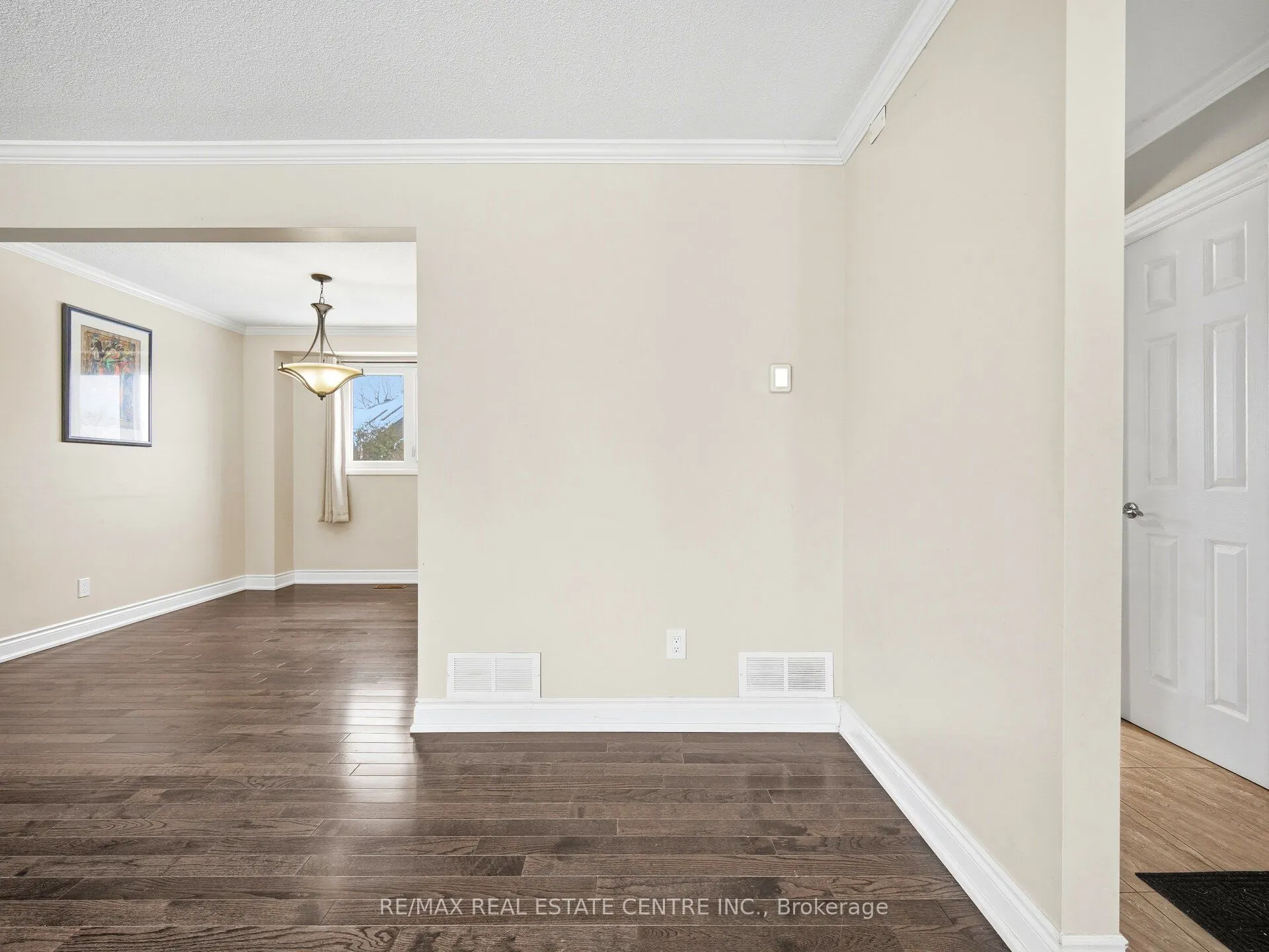 112 Mountainview Road S #Upper Level