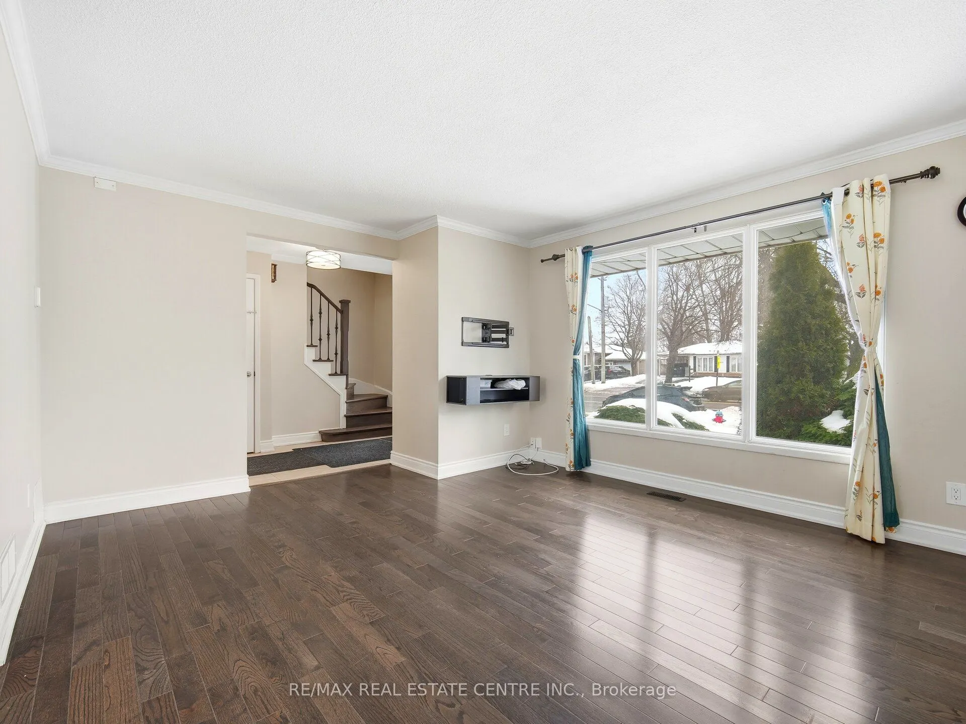 112 Mountainview Road S #Upper Level