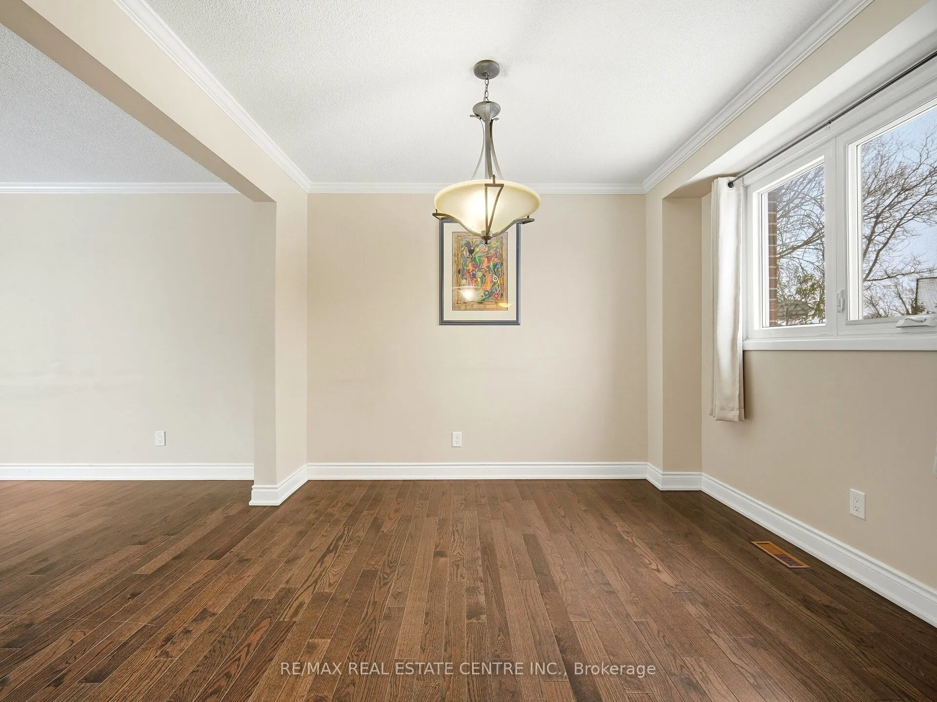 112 Mountainview Road S #Upper Level