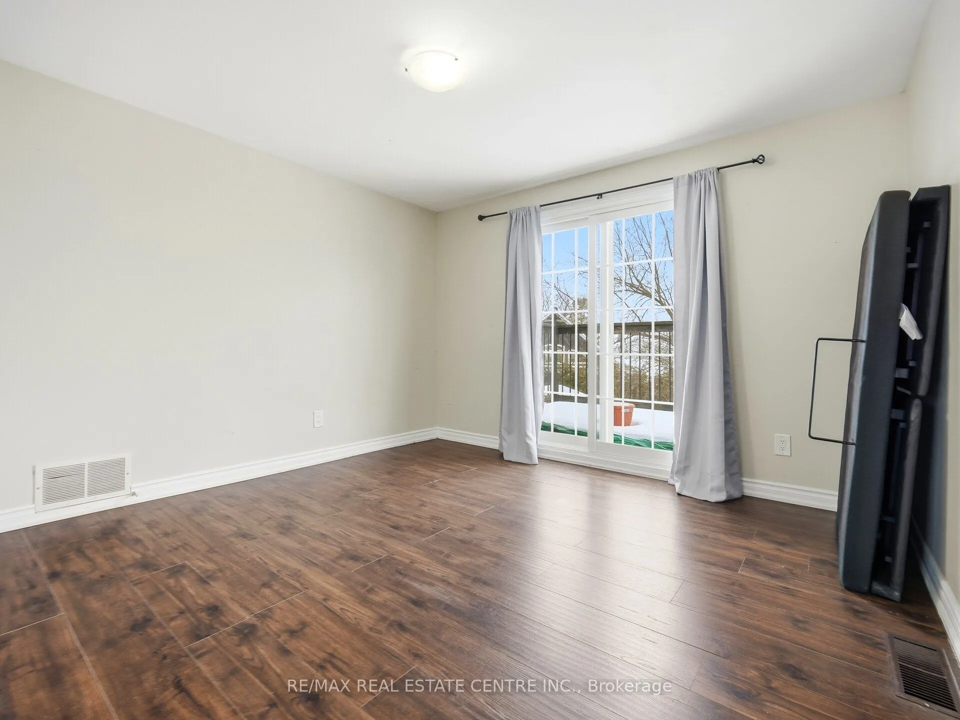 112 Mountainview Road S #Upper Level