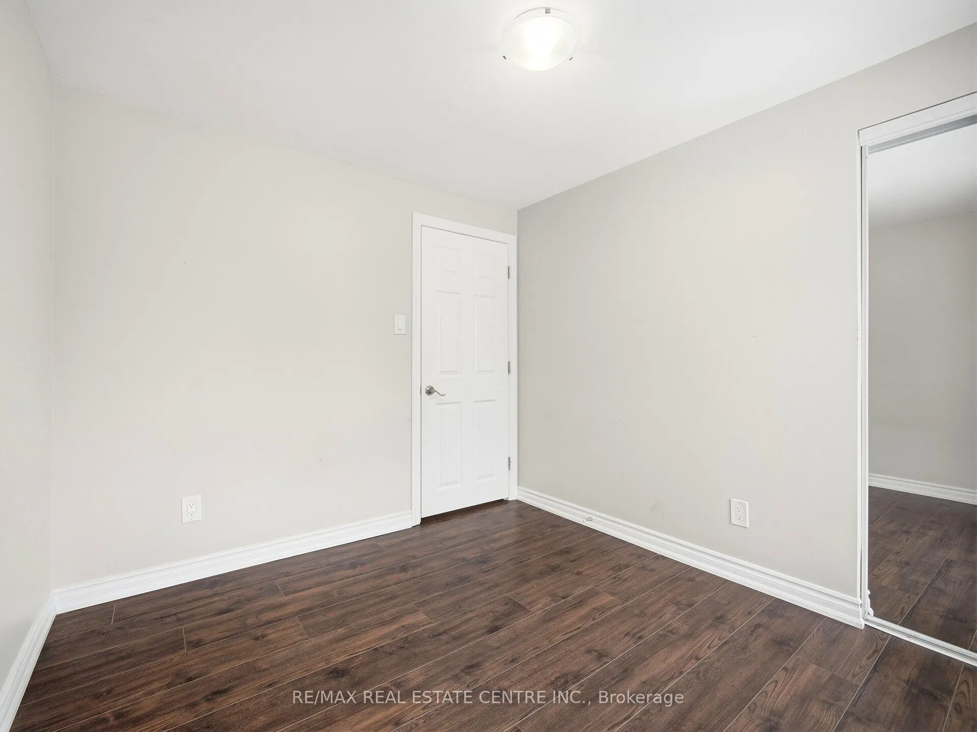 112 Mountainview Road S #Upper Level