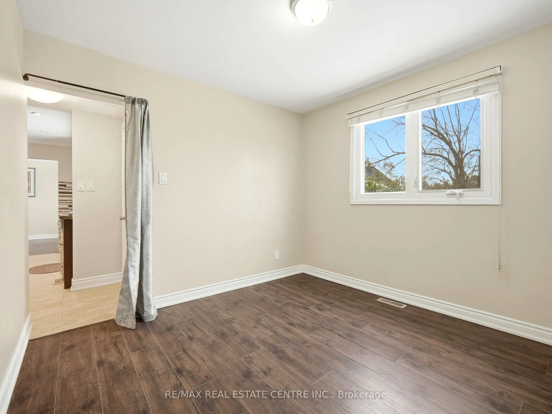 112 Mountainview Road S #Upper Level