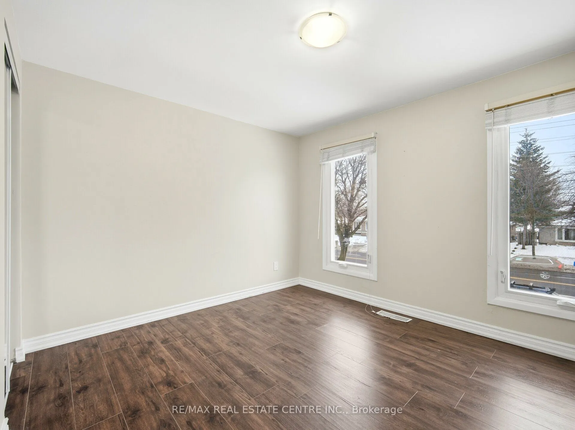 112 Mountainview Road S #Upper Level