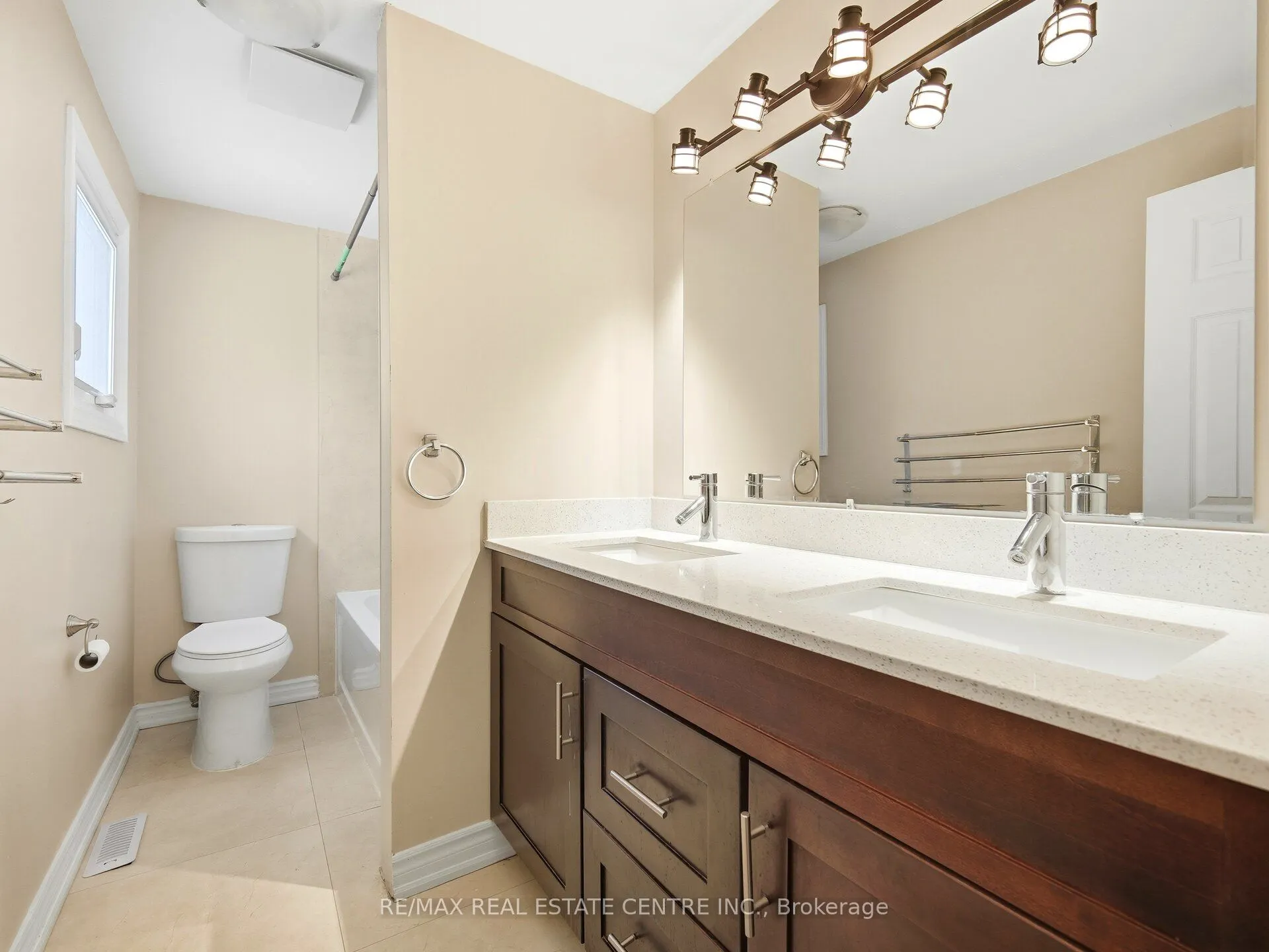 112 Mountainview Road S #Upper Level