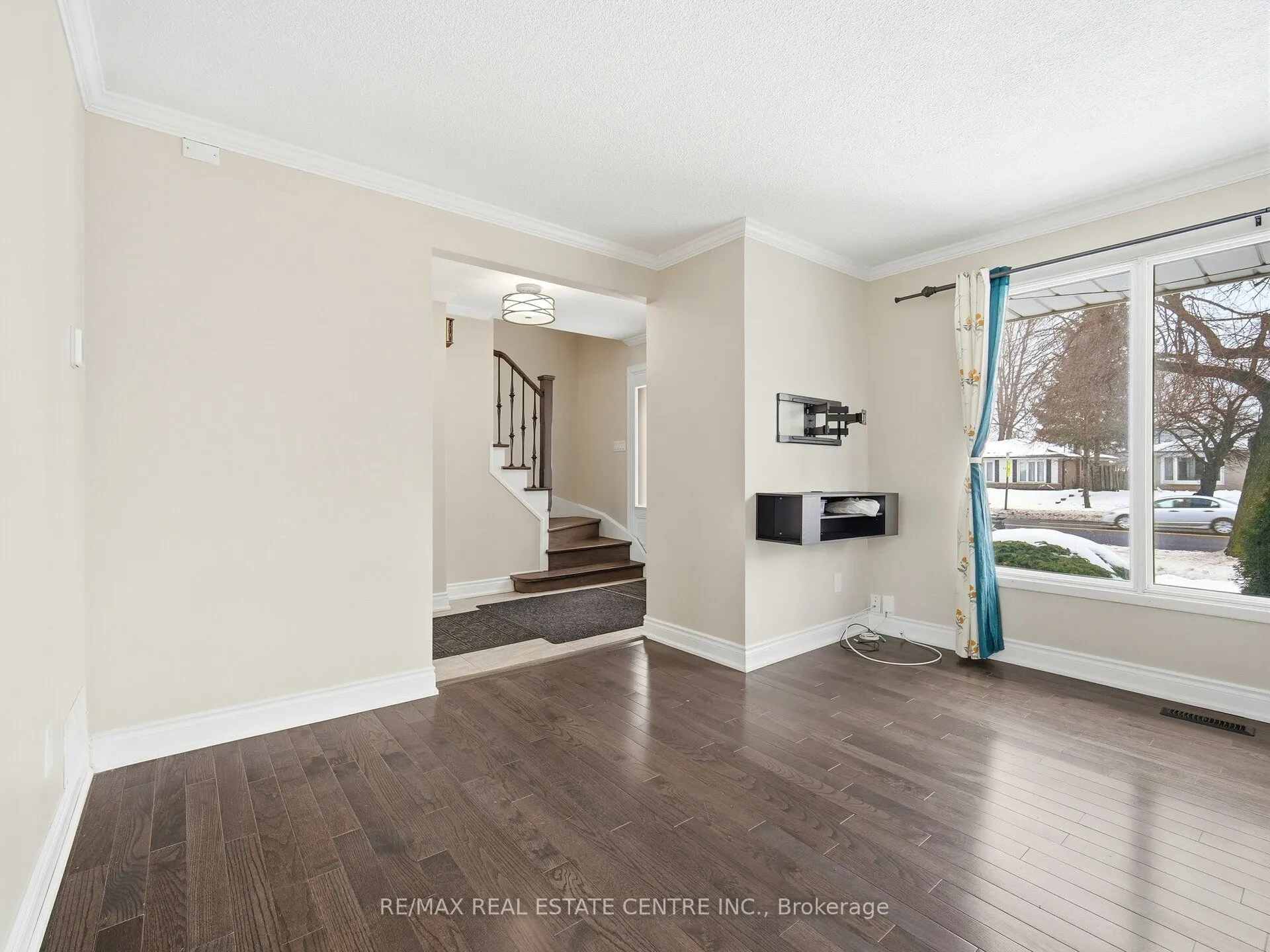 112 Mountainview Road S #Upper Level