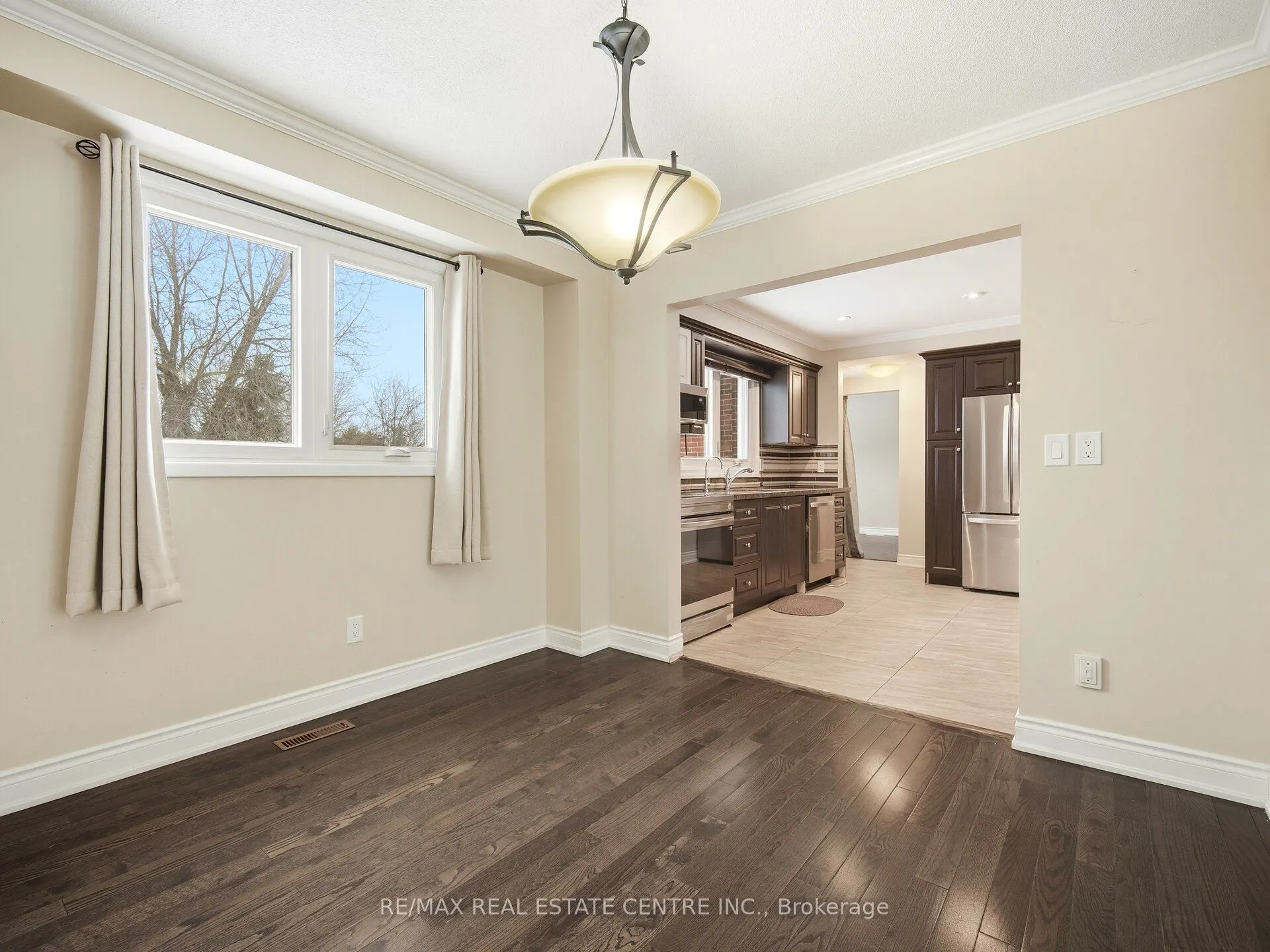112 Mountainview Road S #Upper Level