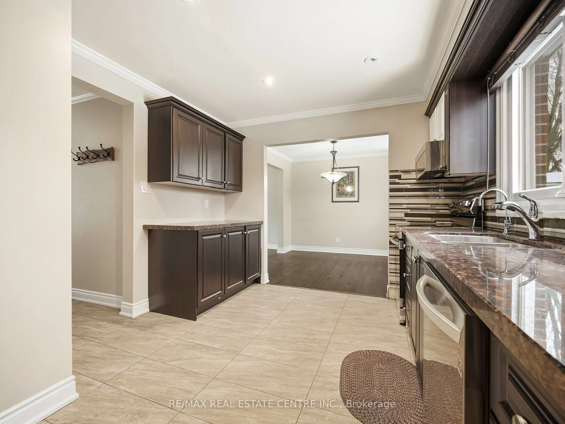 112 Mountainview Road S #Upper Level