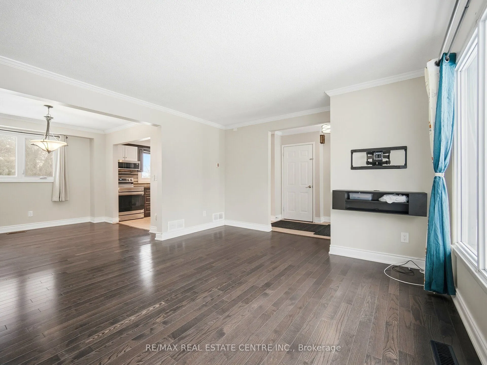 112 Mountainview Road S #Upper Level