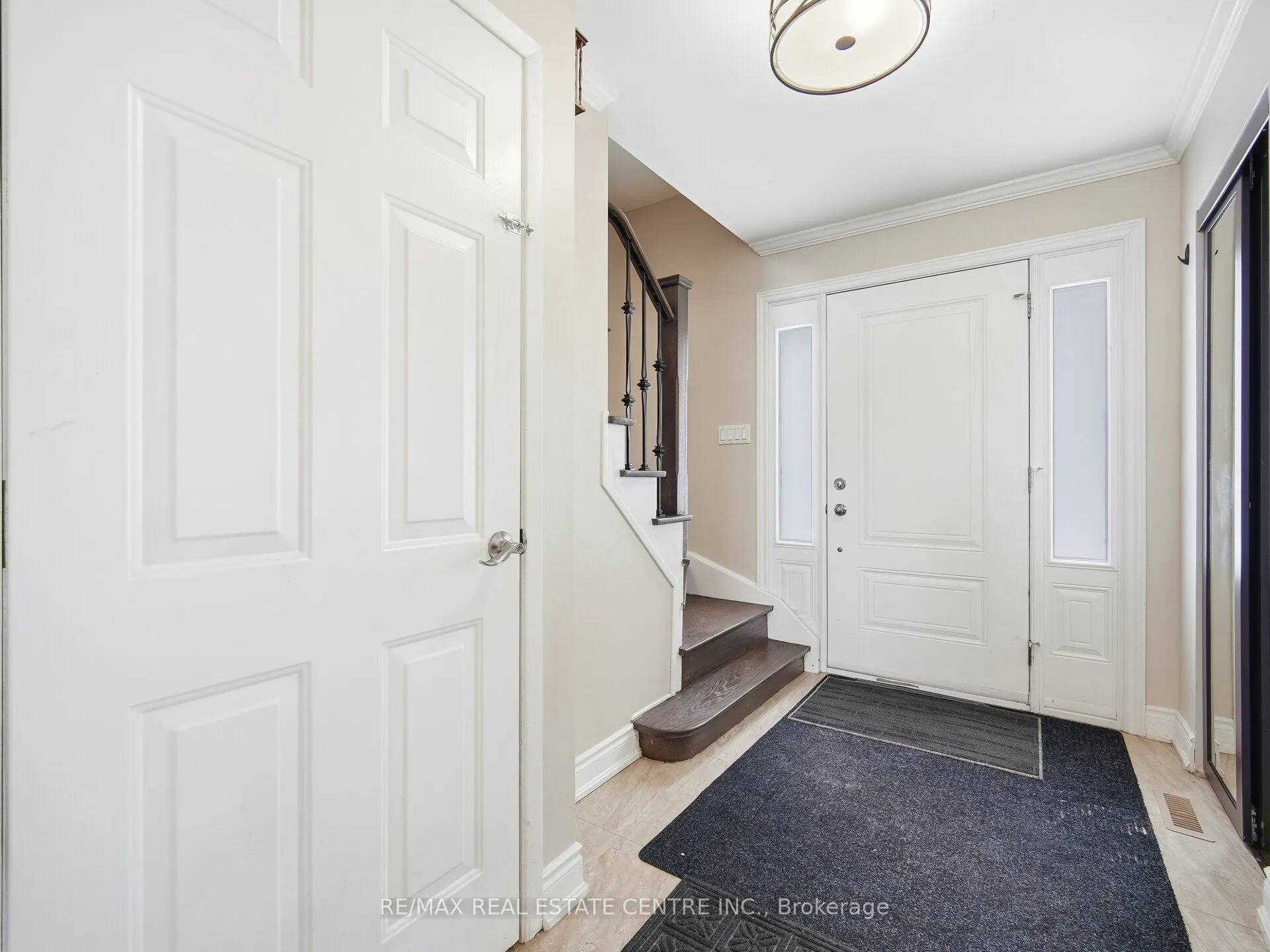 112 Mountainview Road S #Upper Level