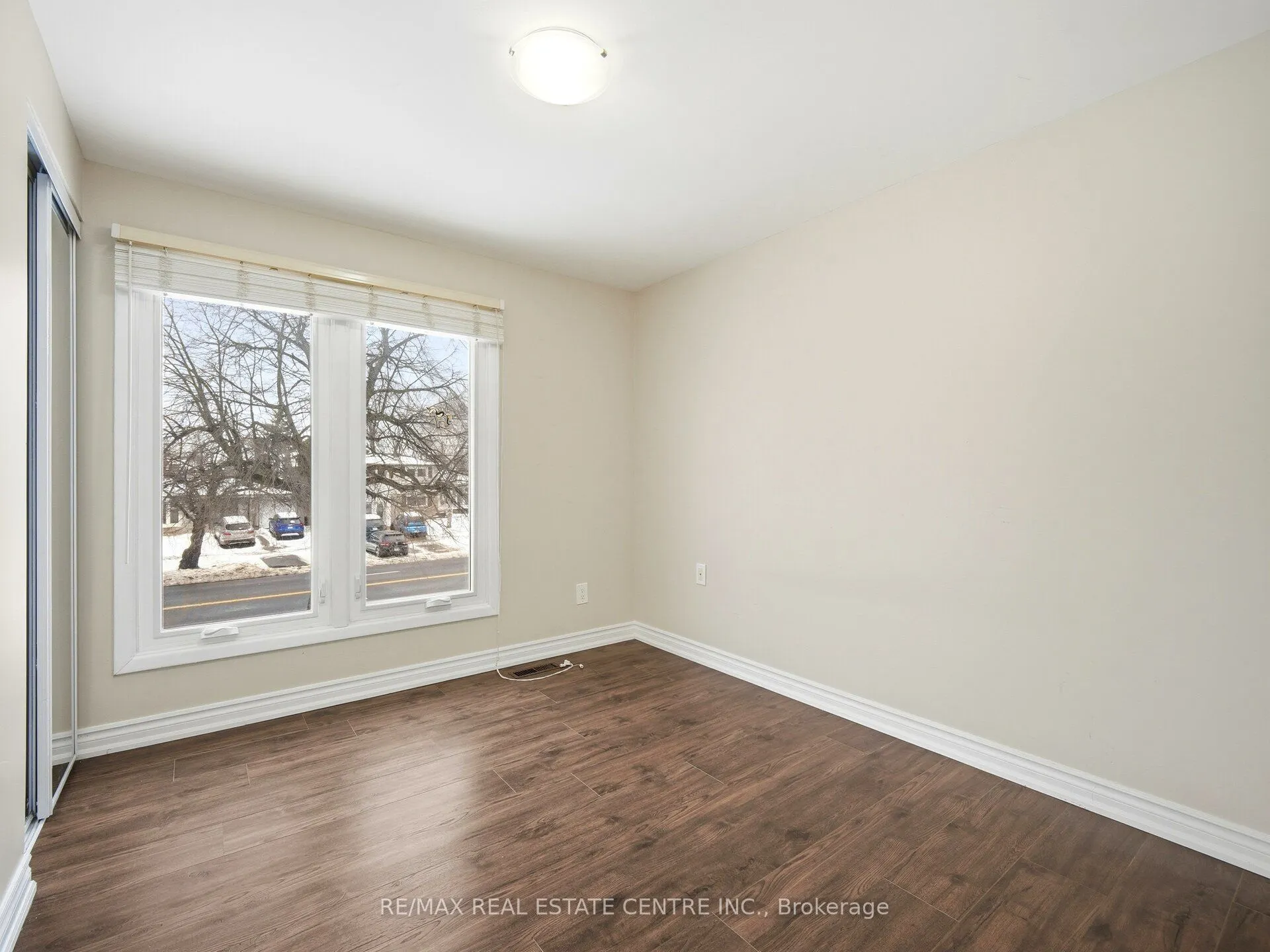 112 Mountainview Road S #Upper Level
