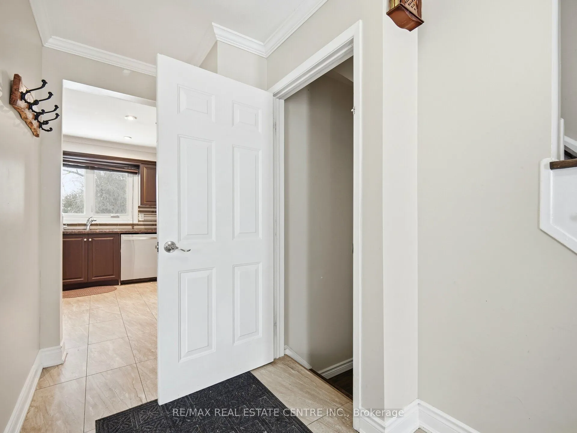 112 Mountainview Road S #Upper Level