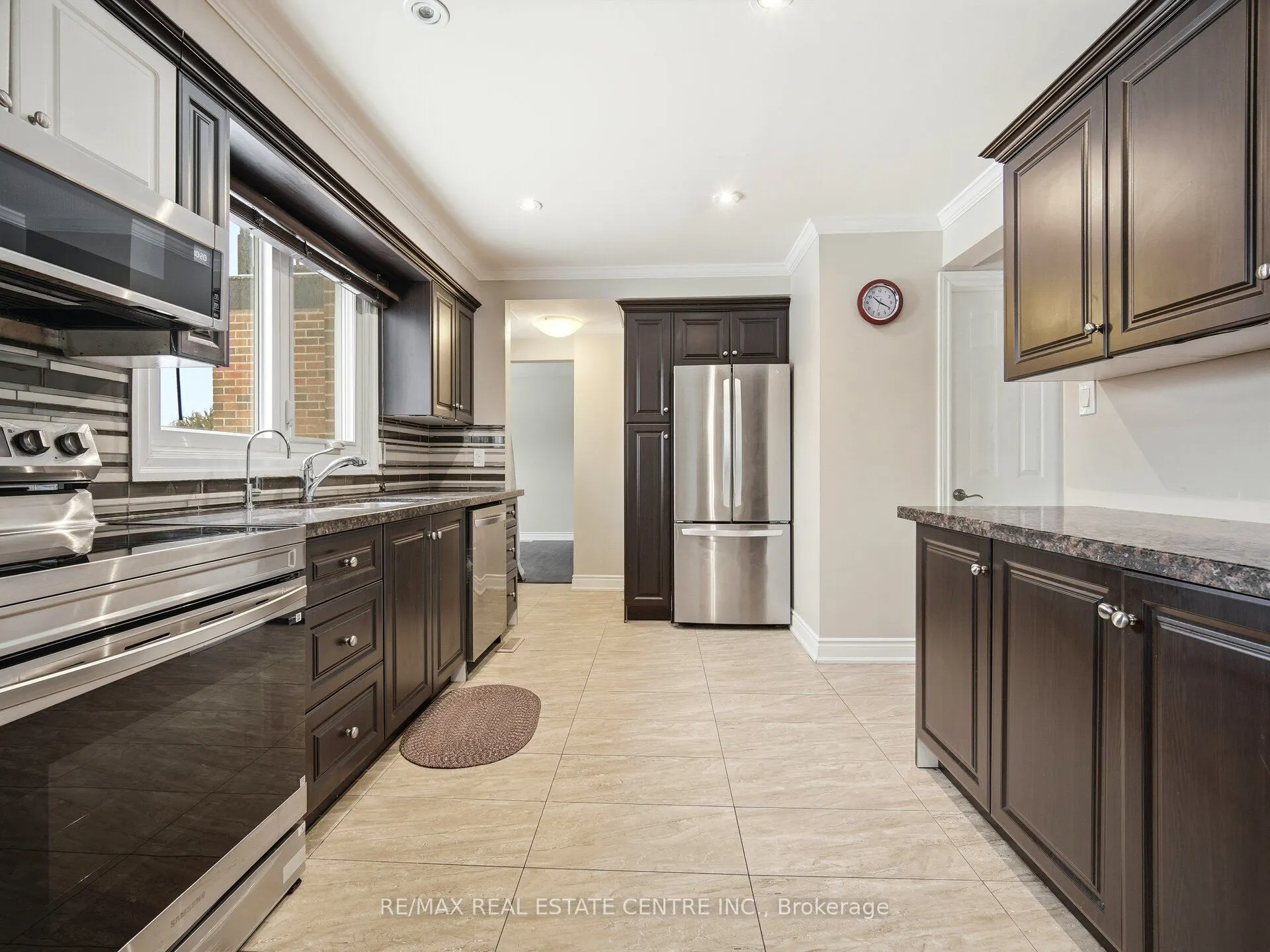 112 Mountainview Road S #Upper Level