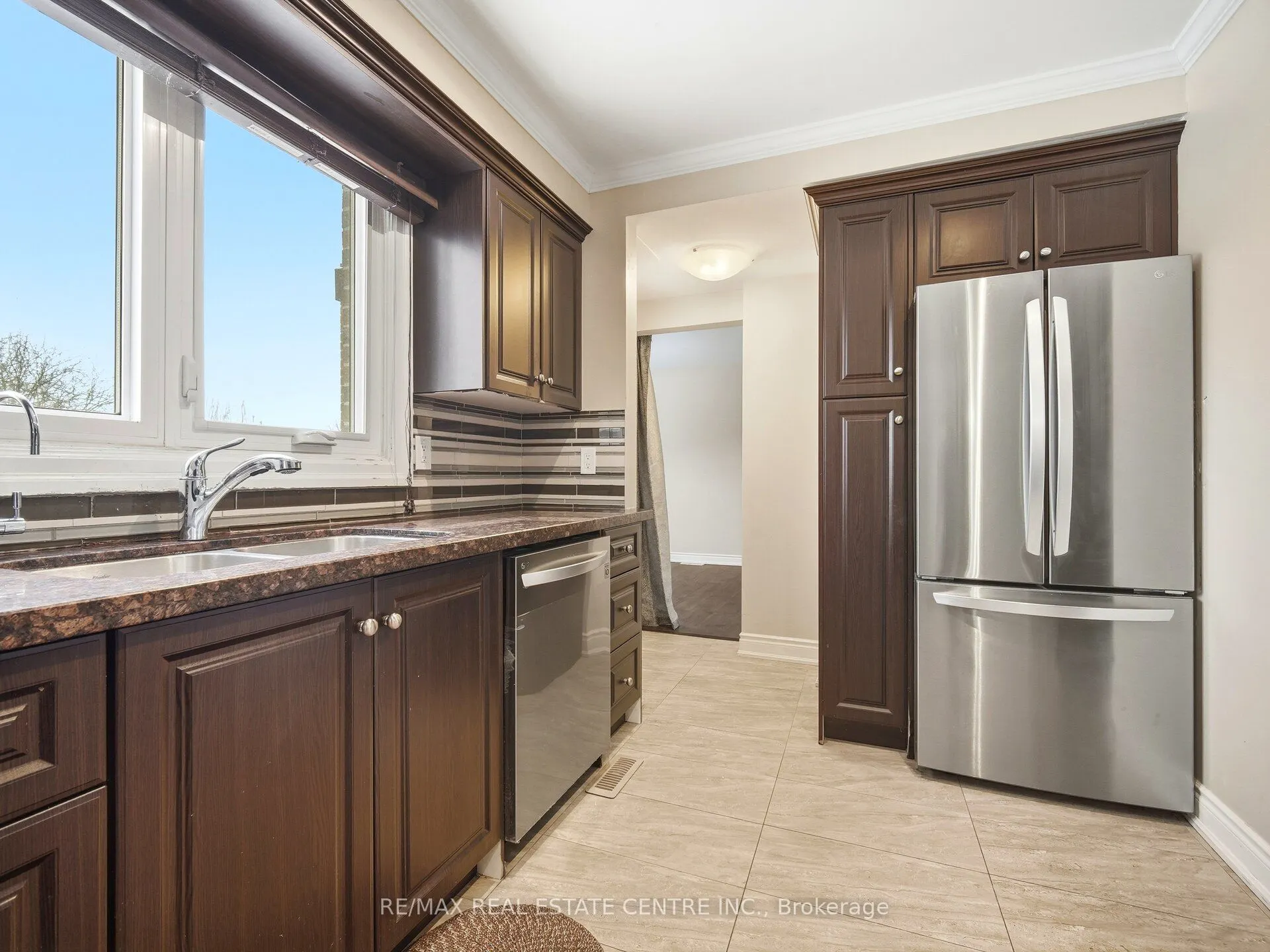 112 Mountainview Road S #Upper Level