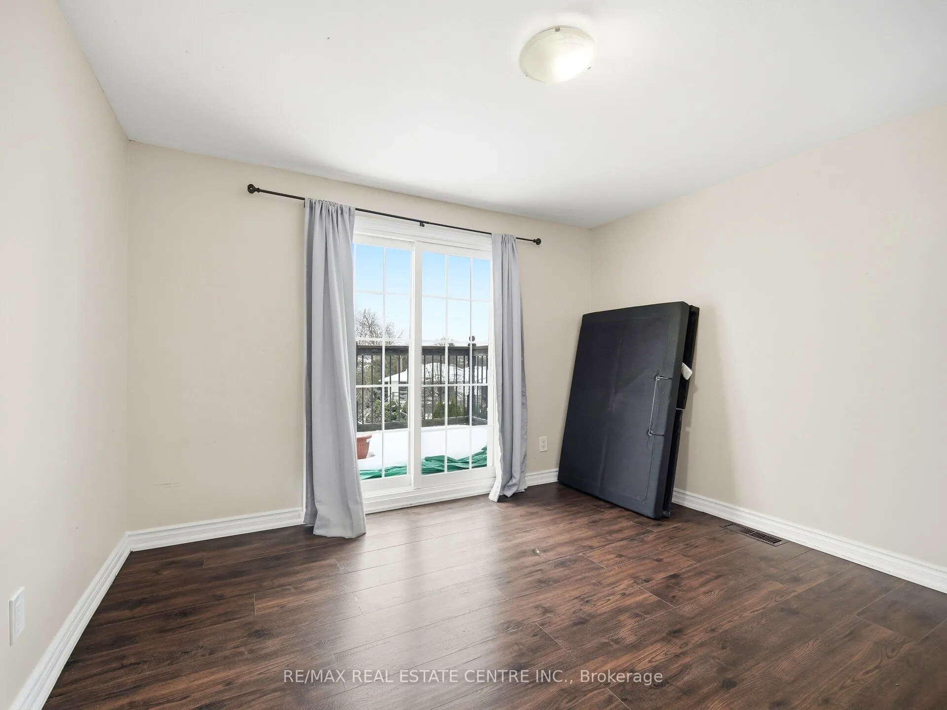 112 Mountainview Road S #Upper Level