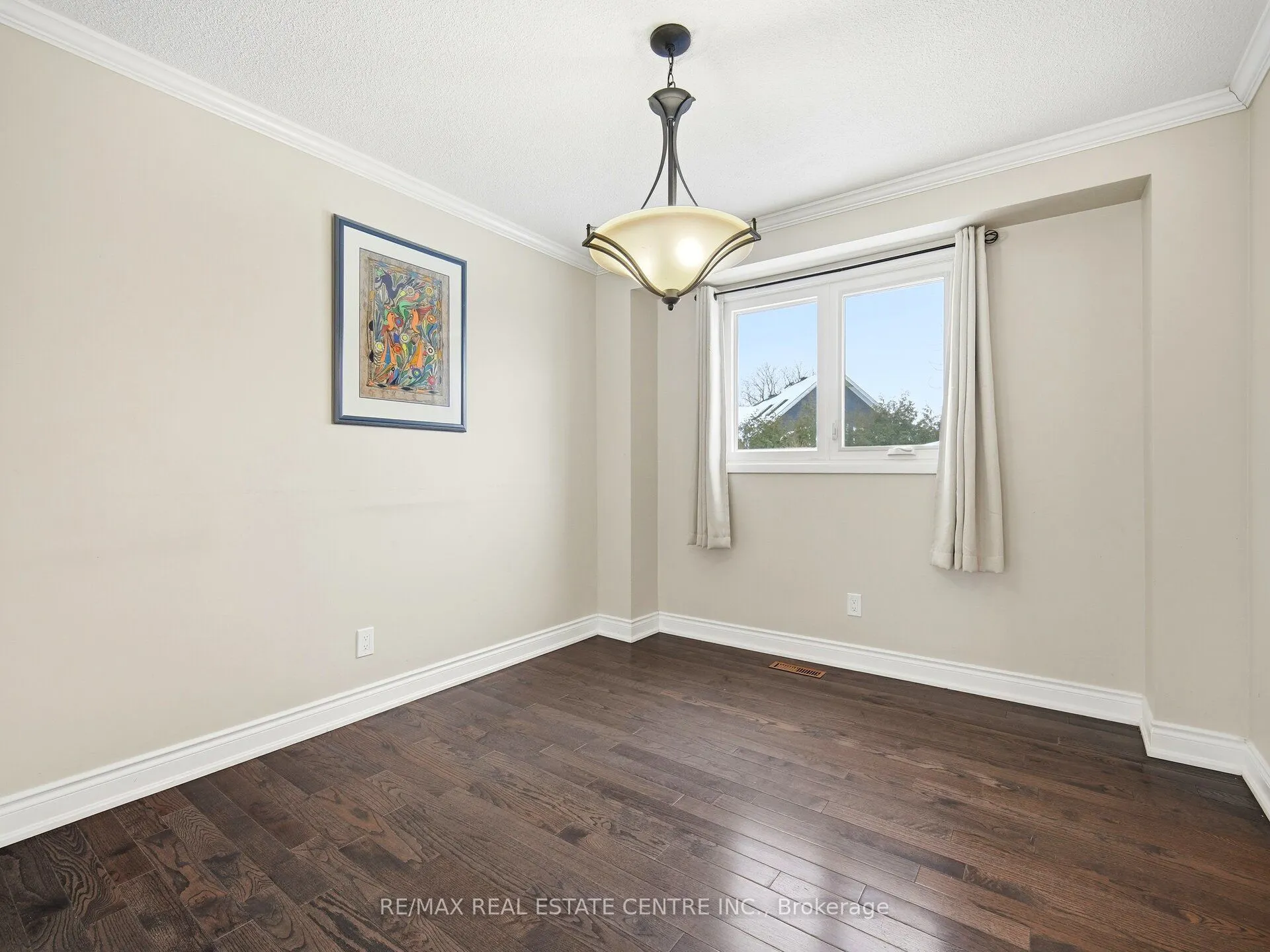 112 Mountainview Road S #Upper Level