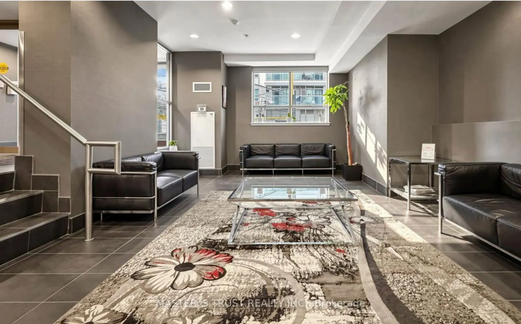812 Lansdowne Avenue #302