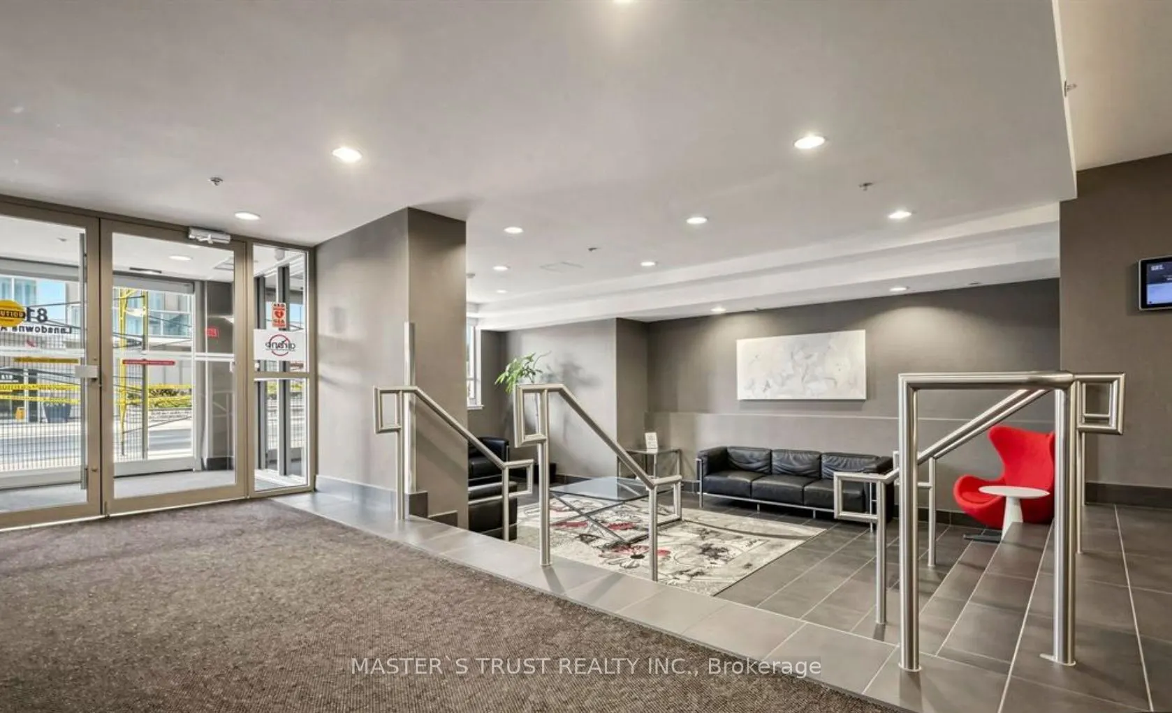 812 Lansdowne Avenue #302