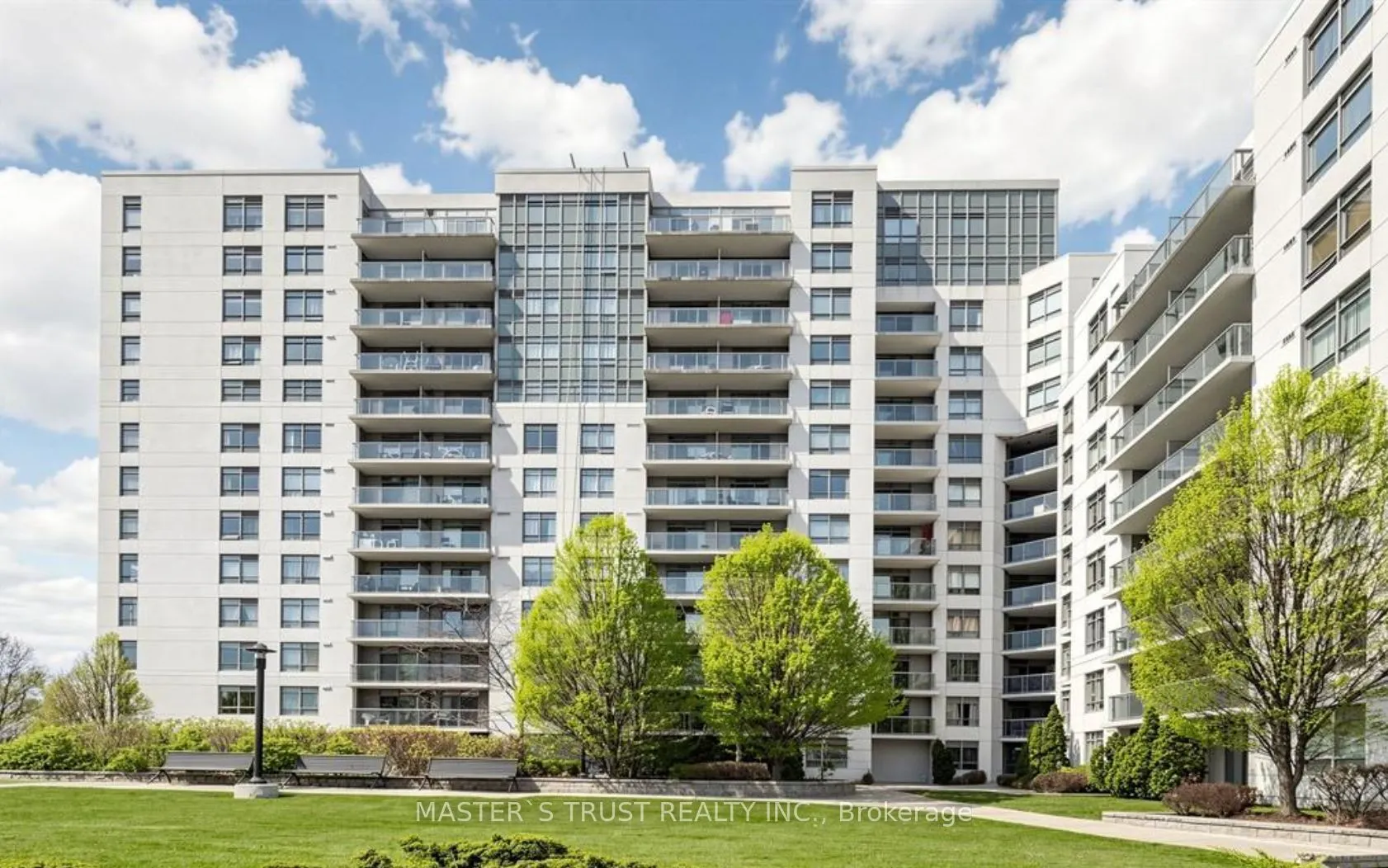 812 Lansdowne Avenue #302