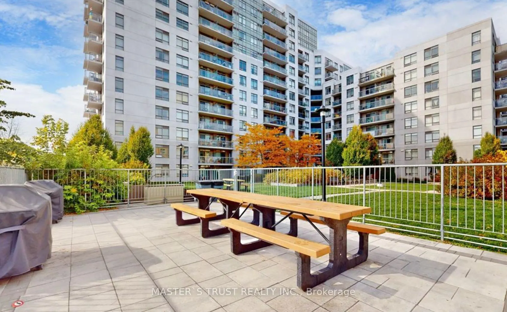 812 Lansdowne Avenue #302