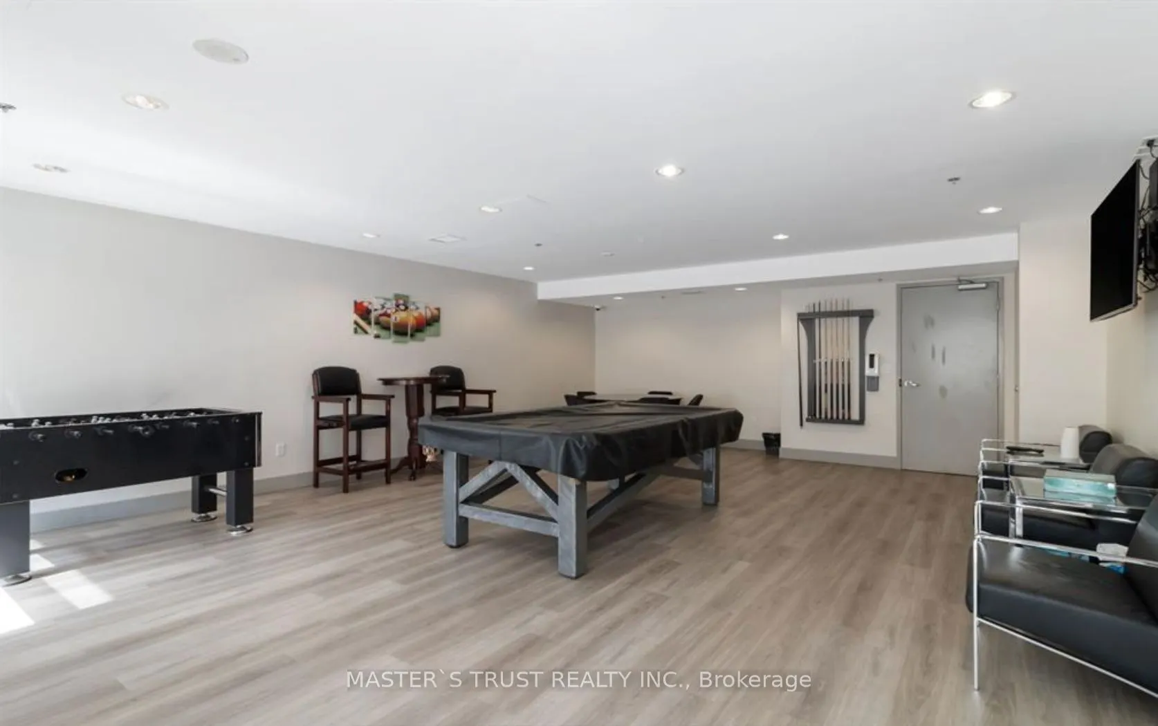 812 Lansdowne Avenue #302