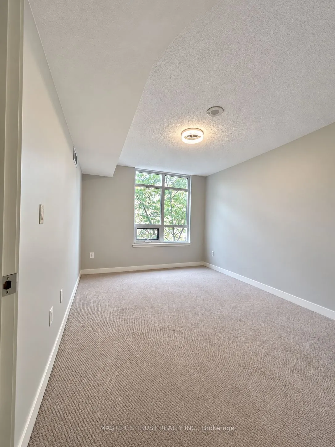 812 Lansdowne Avenue #302