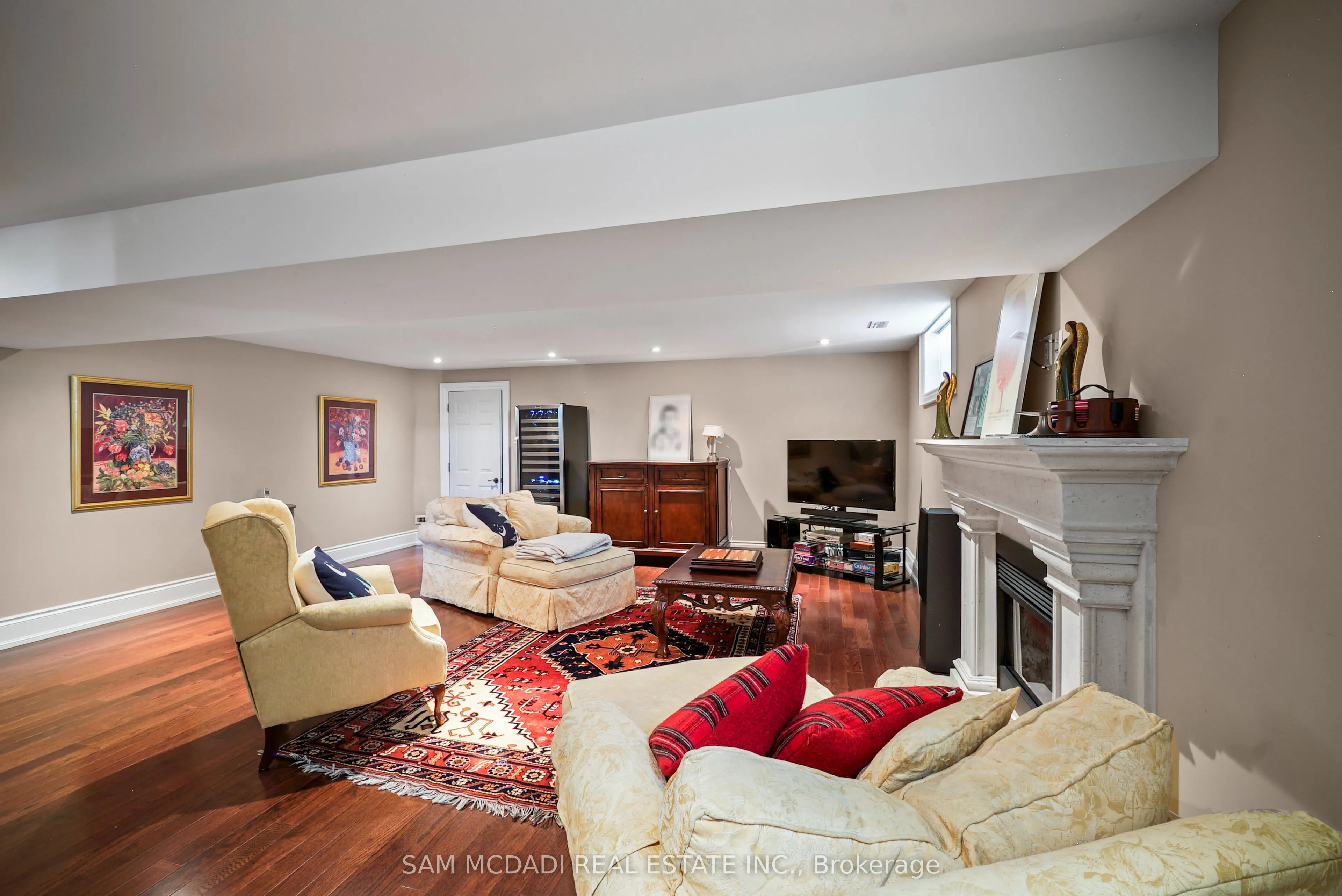 2497 Sharon Crescent