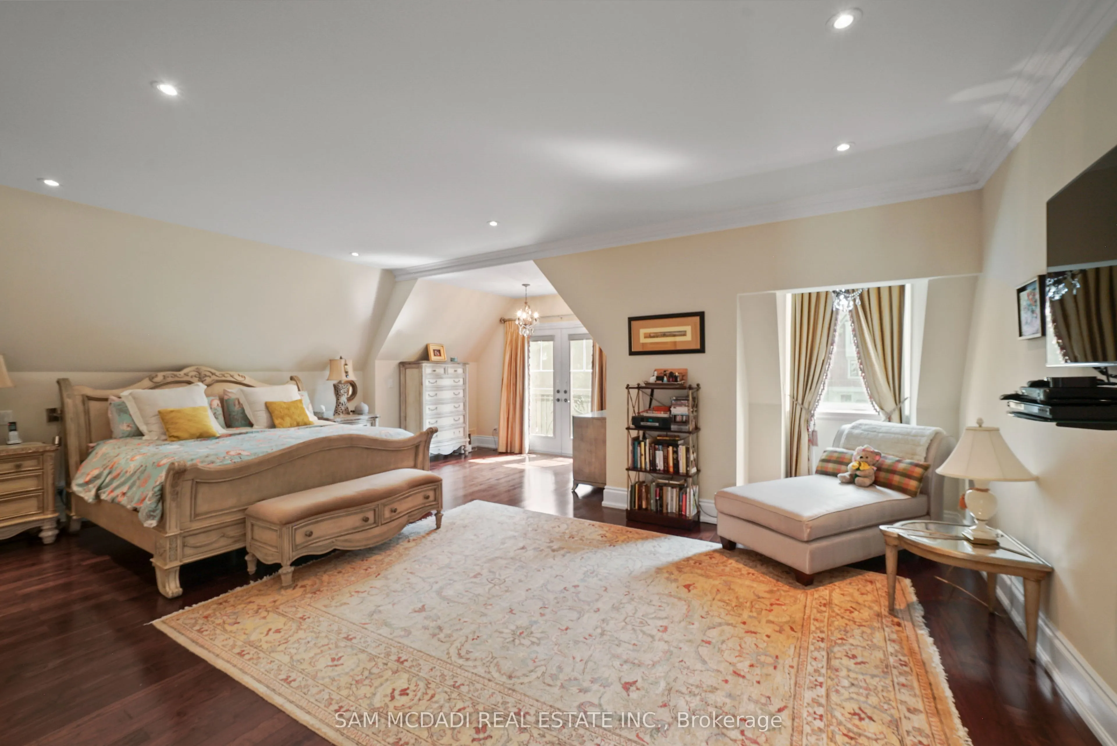 2497 Sharon Crescent