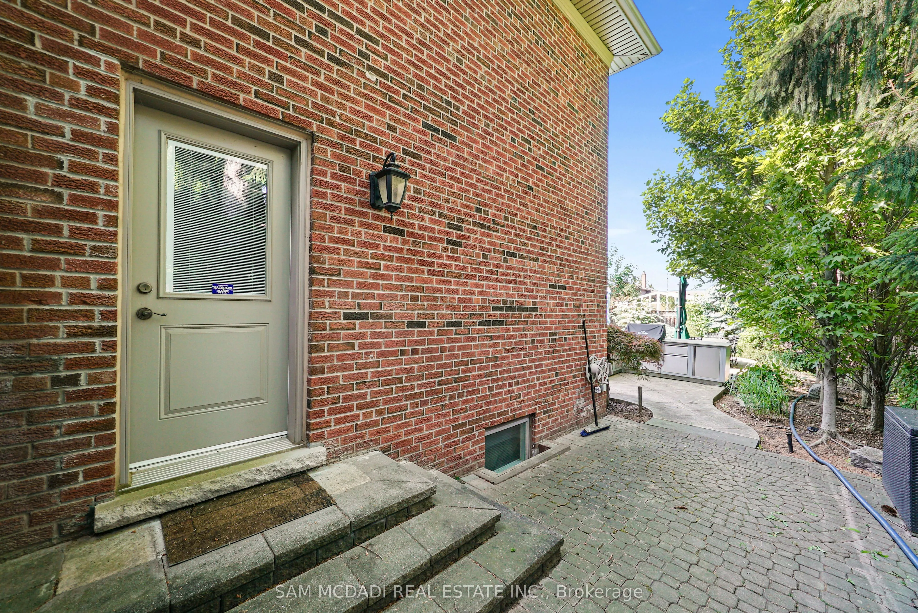 2497 Sharon Crescent