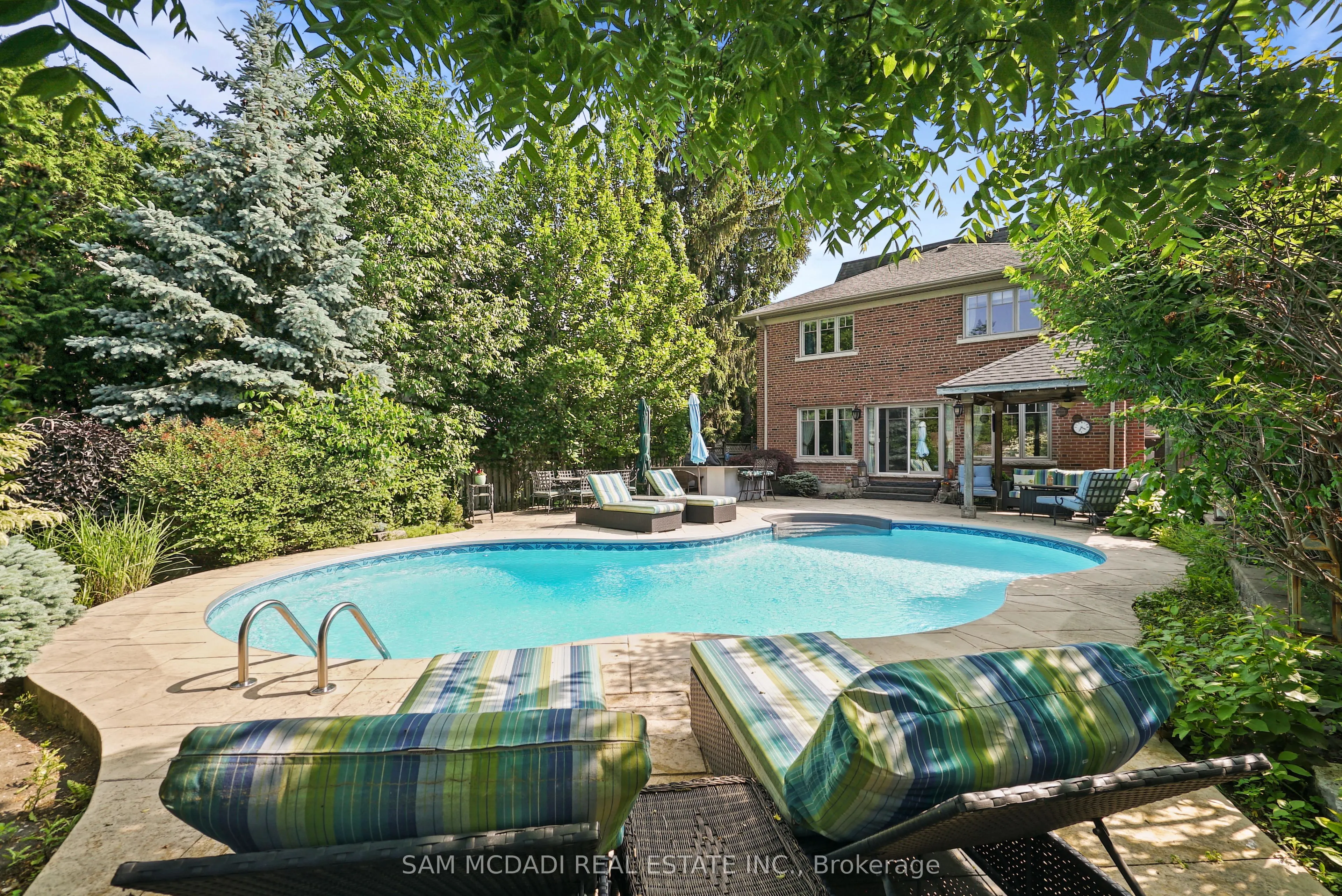 2497 Sharon Crescent