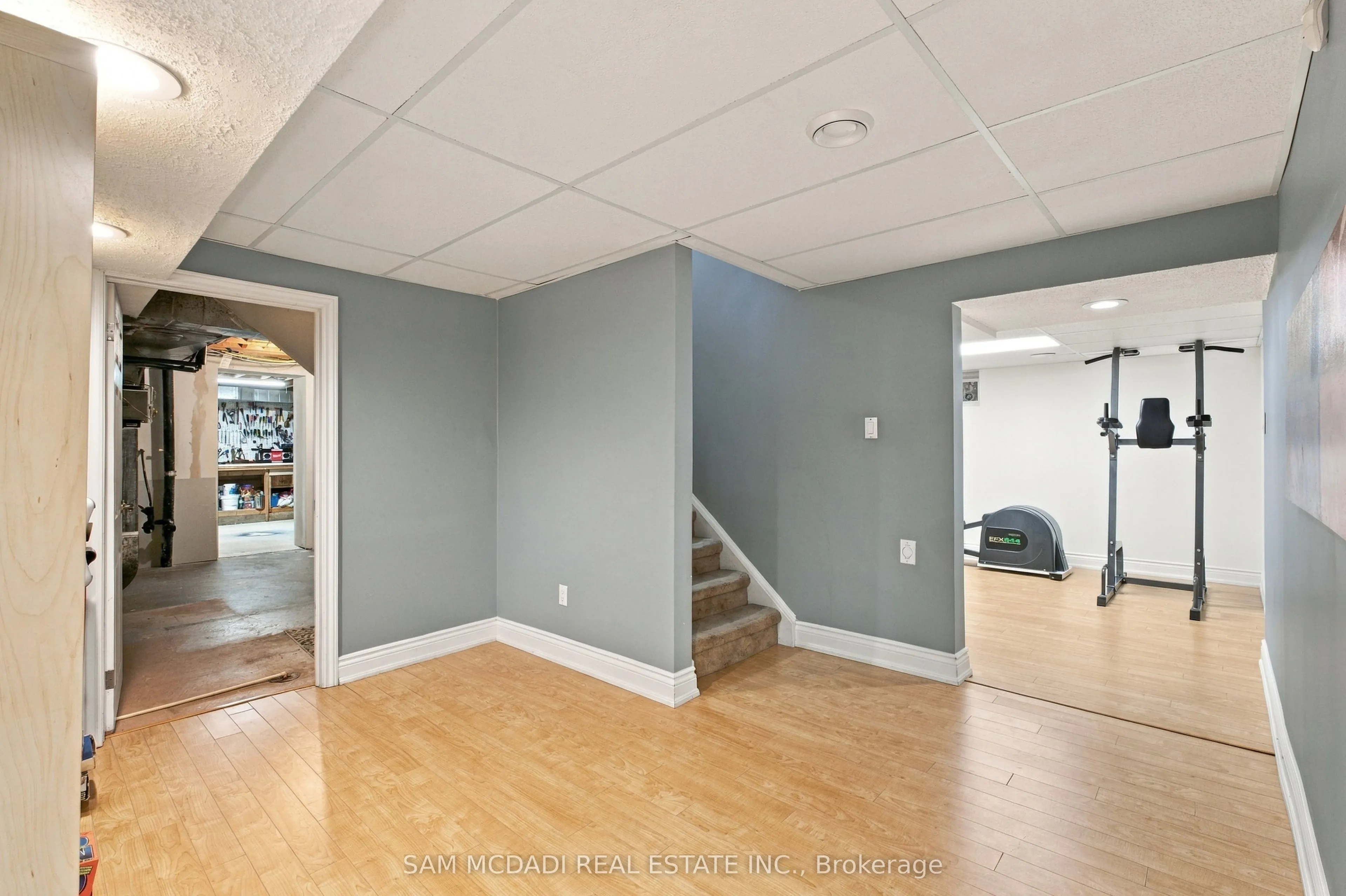 1664 Howat Crescent