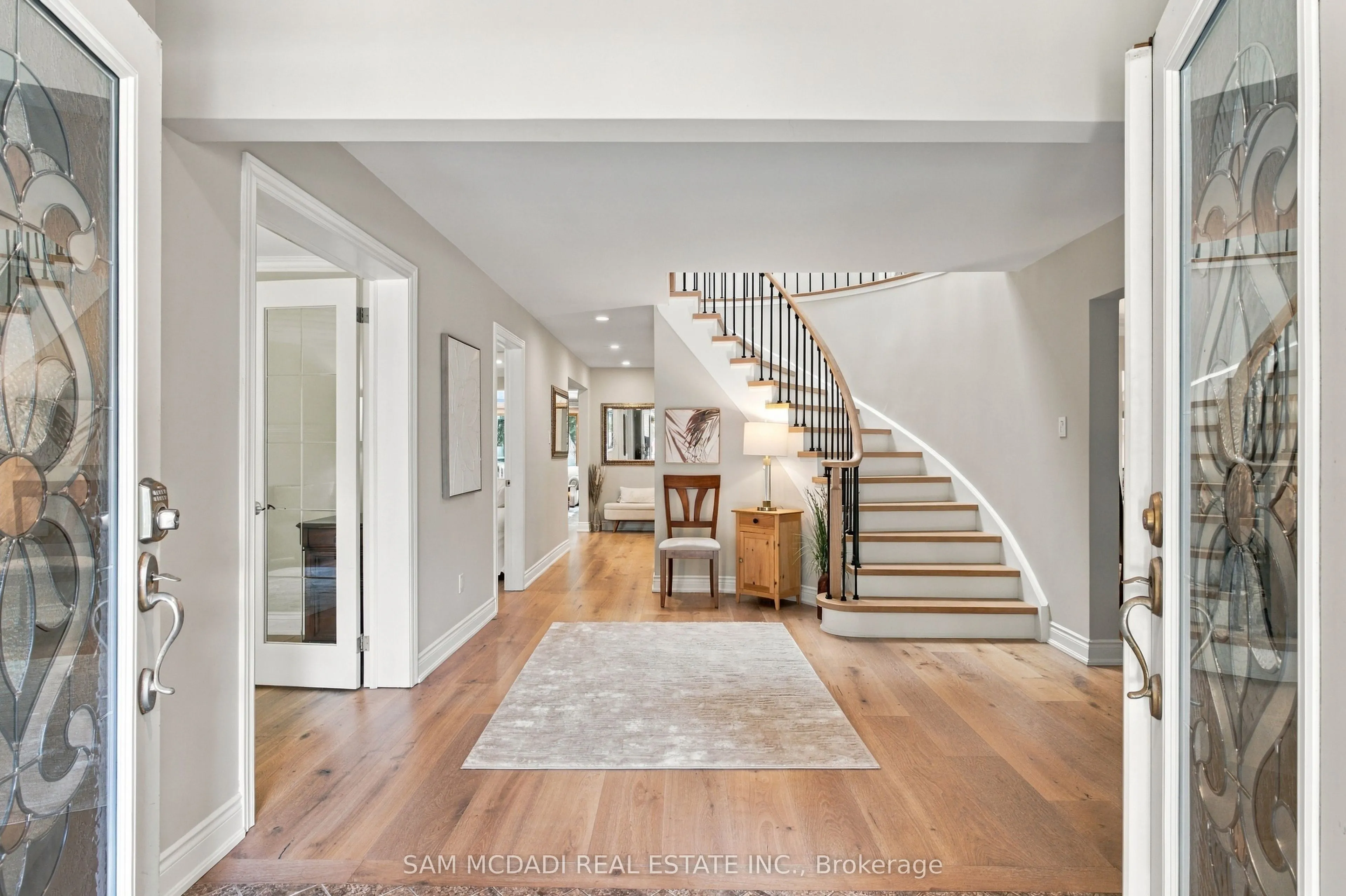 1664 Howat Crescent