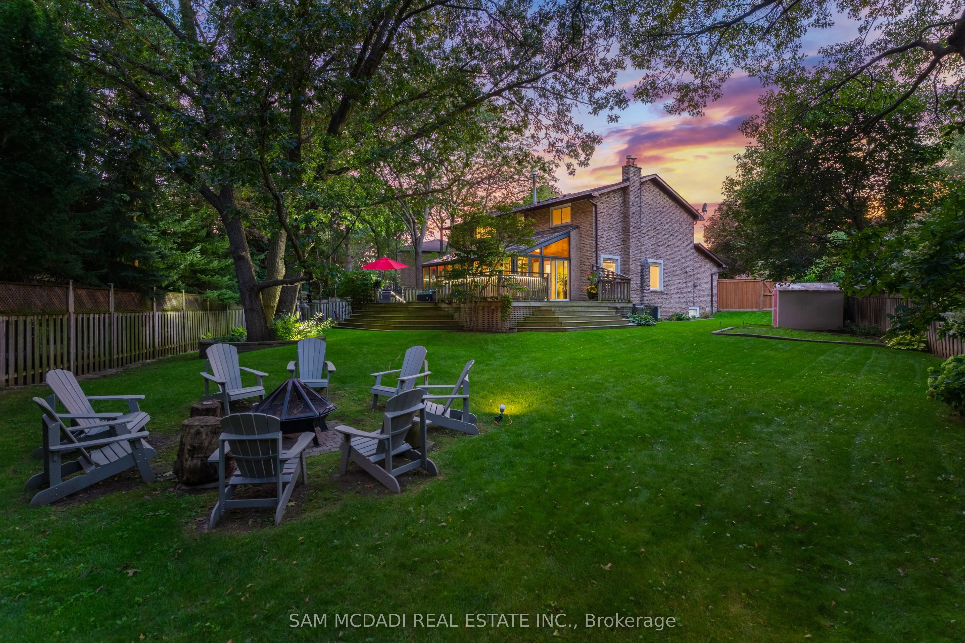 1664 Howat Crescent
