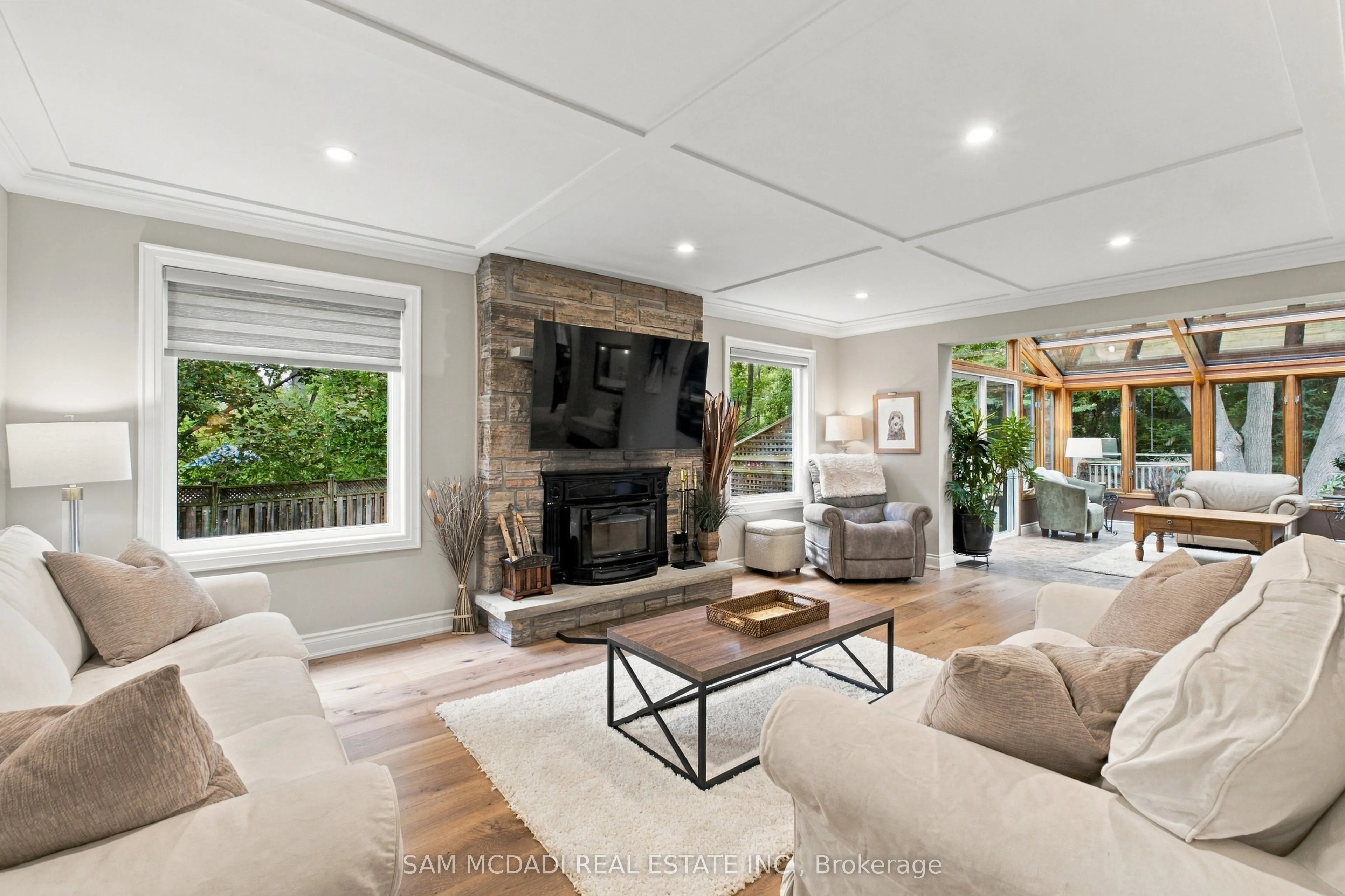1664 Howat Crescent