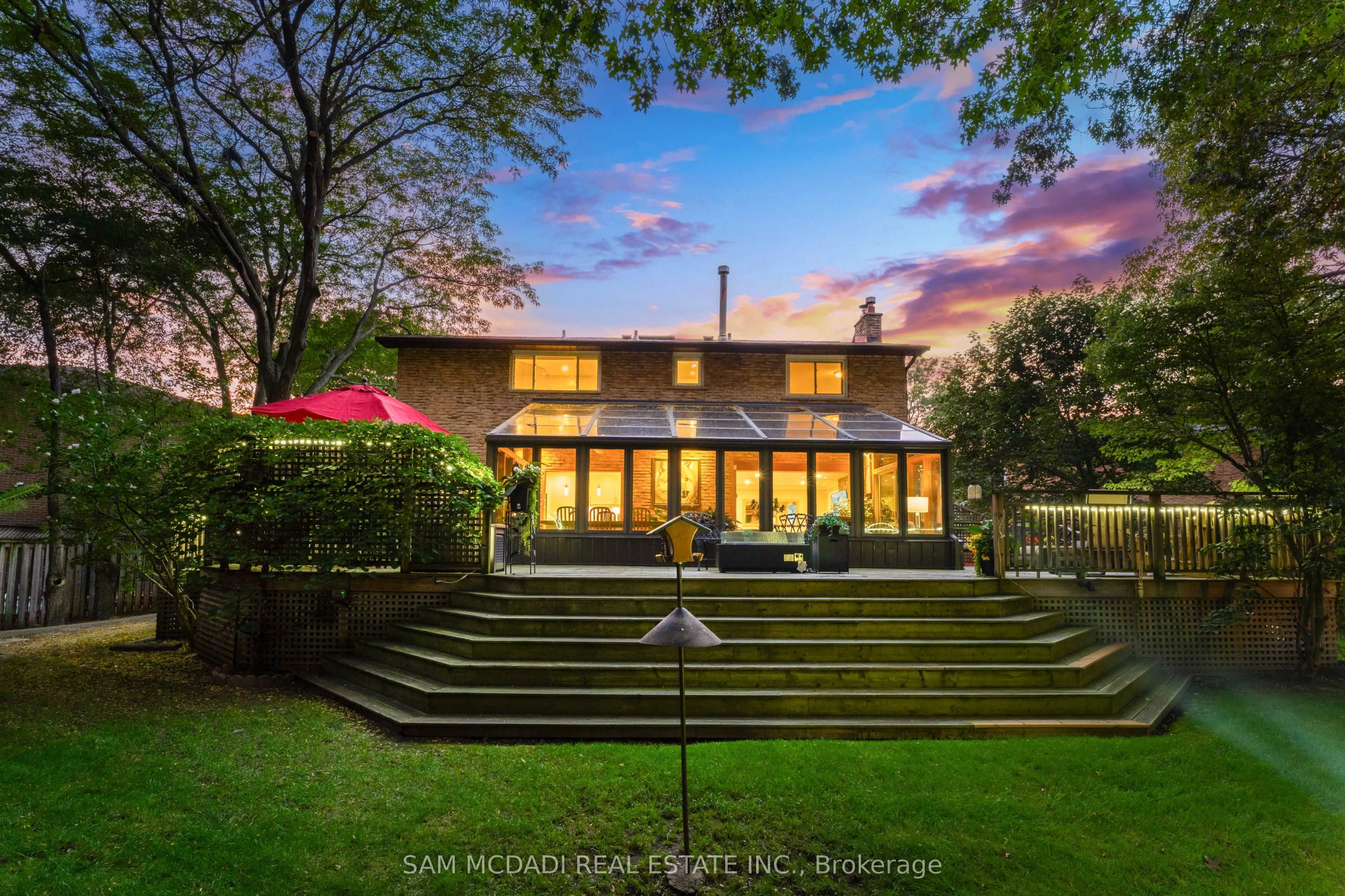 1664 Howat Crescent
