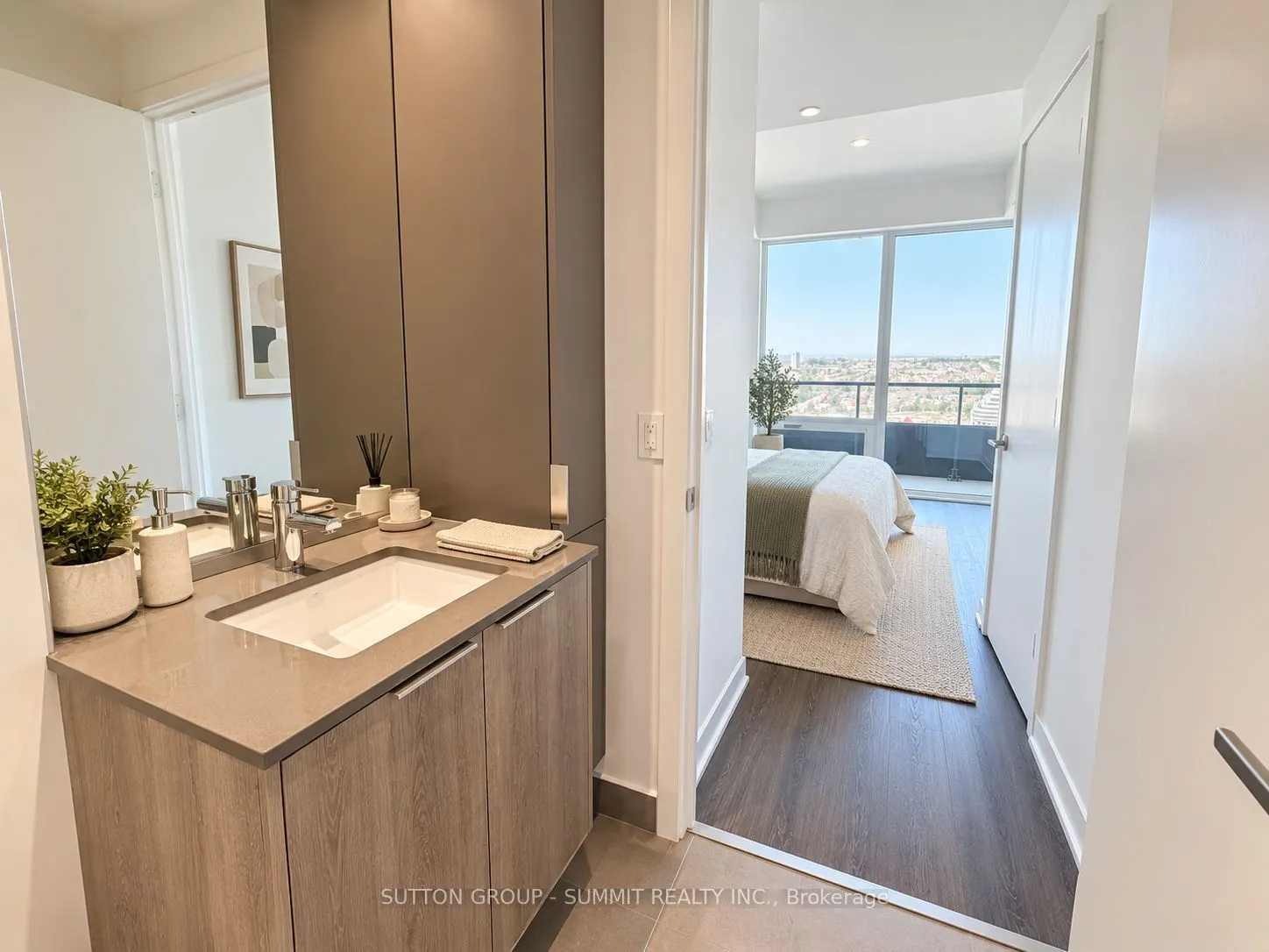 448 Burnhamthorpe Road W #1402