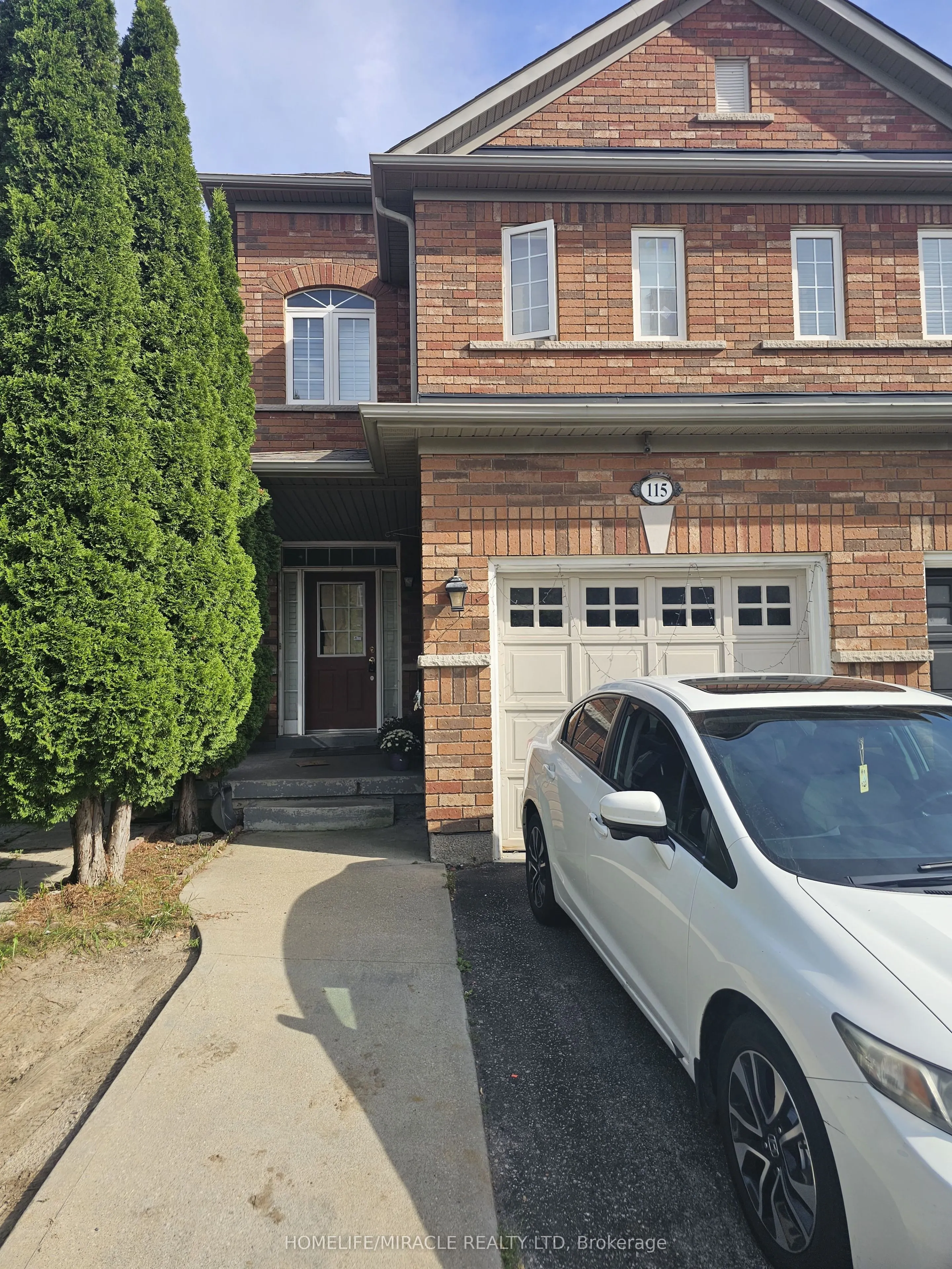 115 Nathaniel Crescent
